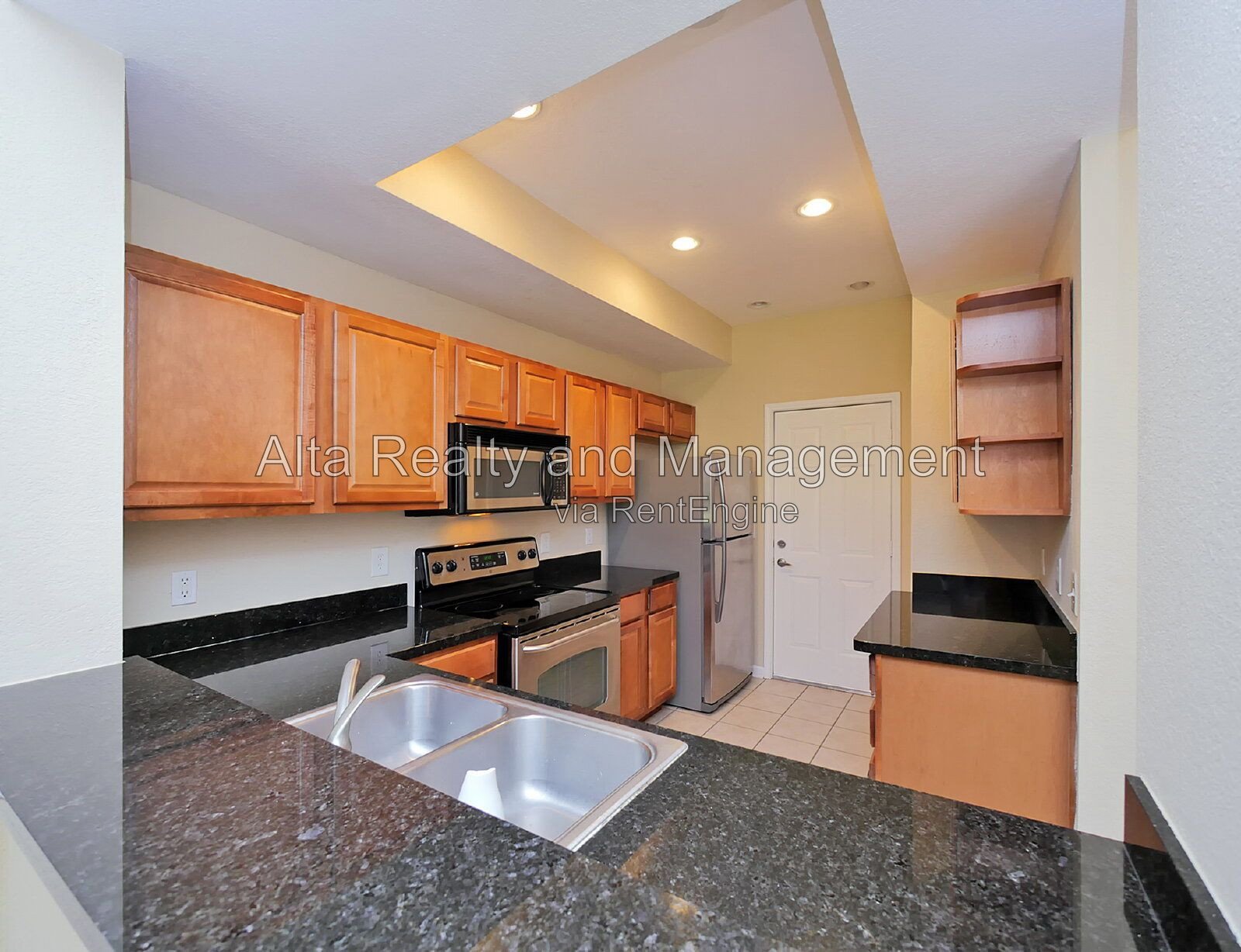 Stylish Baymeadows Townhome with Dual Suites & Resort Amenities property image
