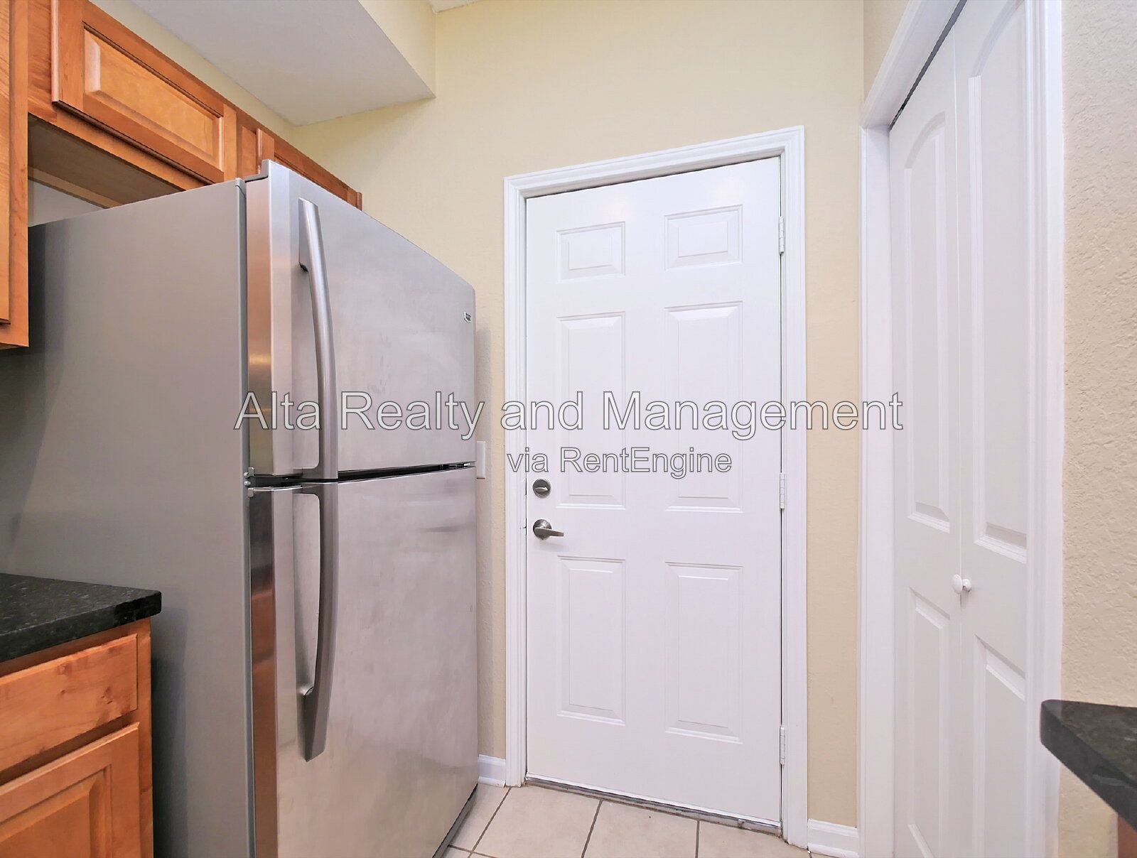 Stylish Baymeadows Townhome with Dual Suites & Resort Amenities property image