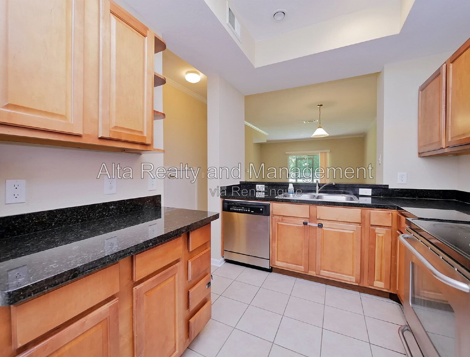 Stylish Baymeadows Townhome with Dual Suites & Resort Amenities property image