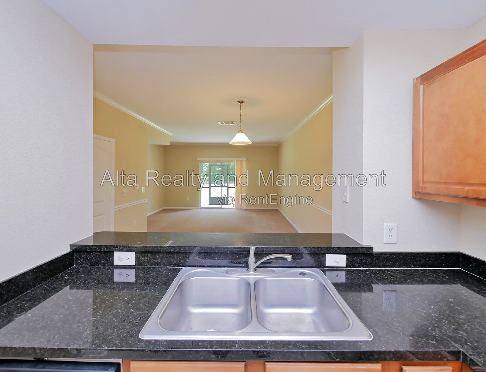 Stylish Baymeadows Townhome with Dual Suites & Resort Amenities property image