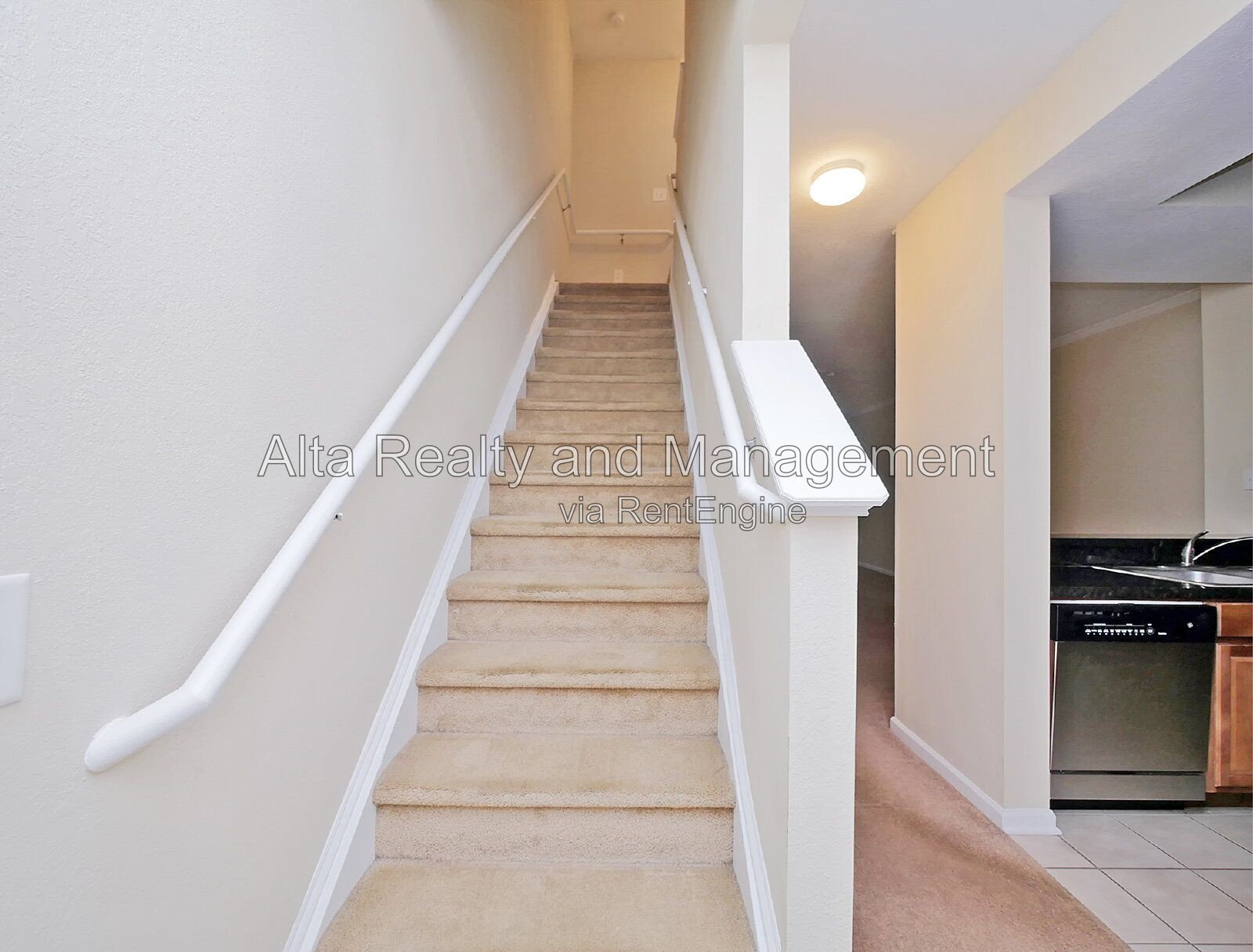 Stylish Baymeadows Townhome with Dual Suites & Resort Amenities property image