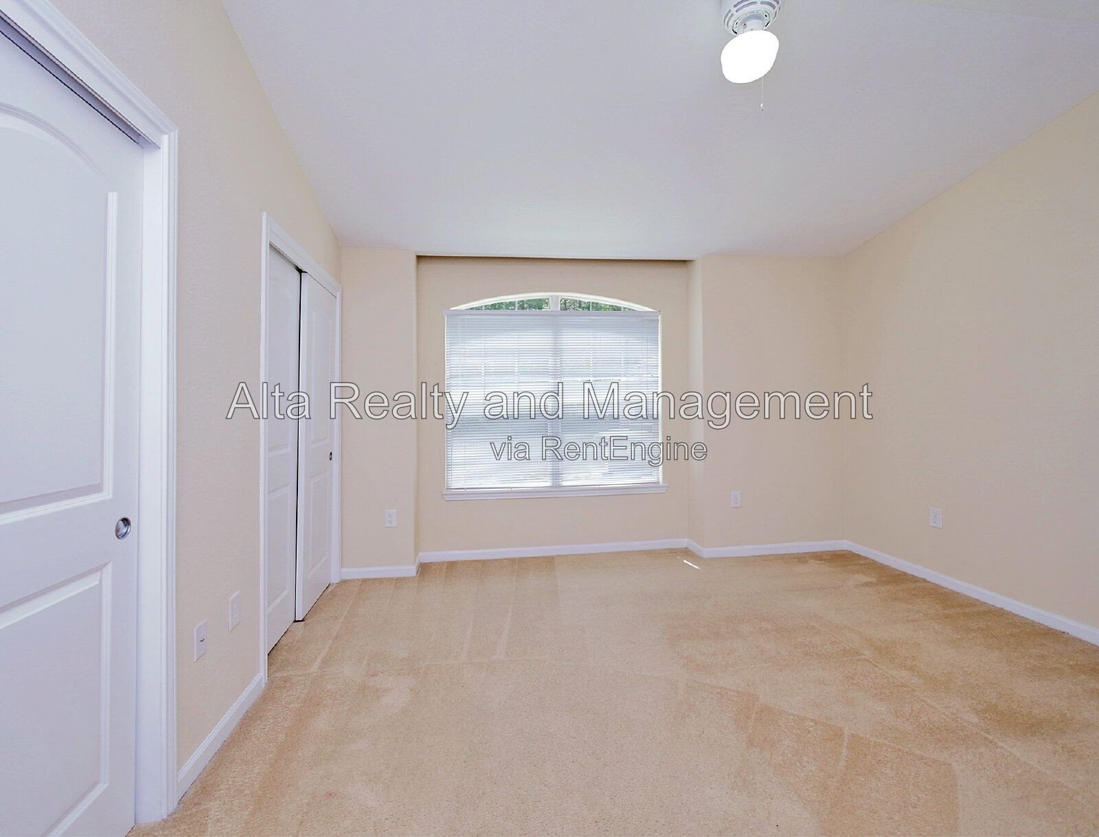 Stylish Baymeadows Townhome with Dual Suites & Resort Amenities property image