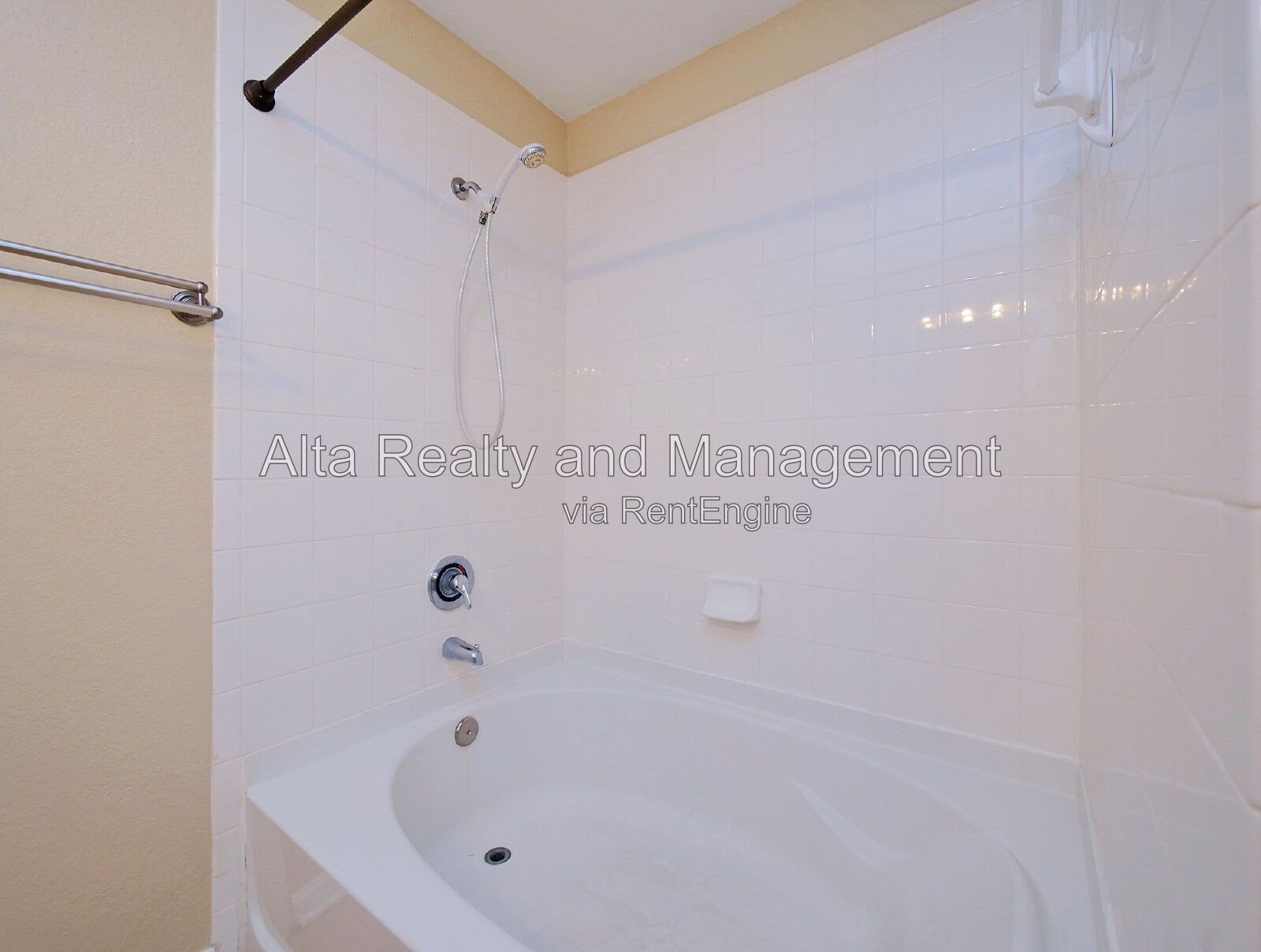 Stylish Baymeadows Townhome with Dual Suites & Resort Amenities property image