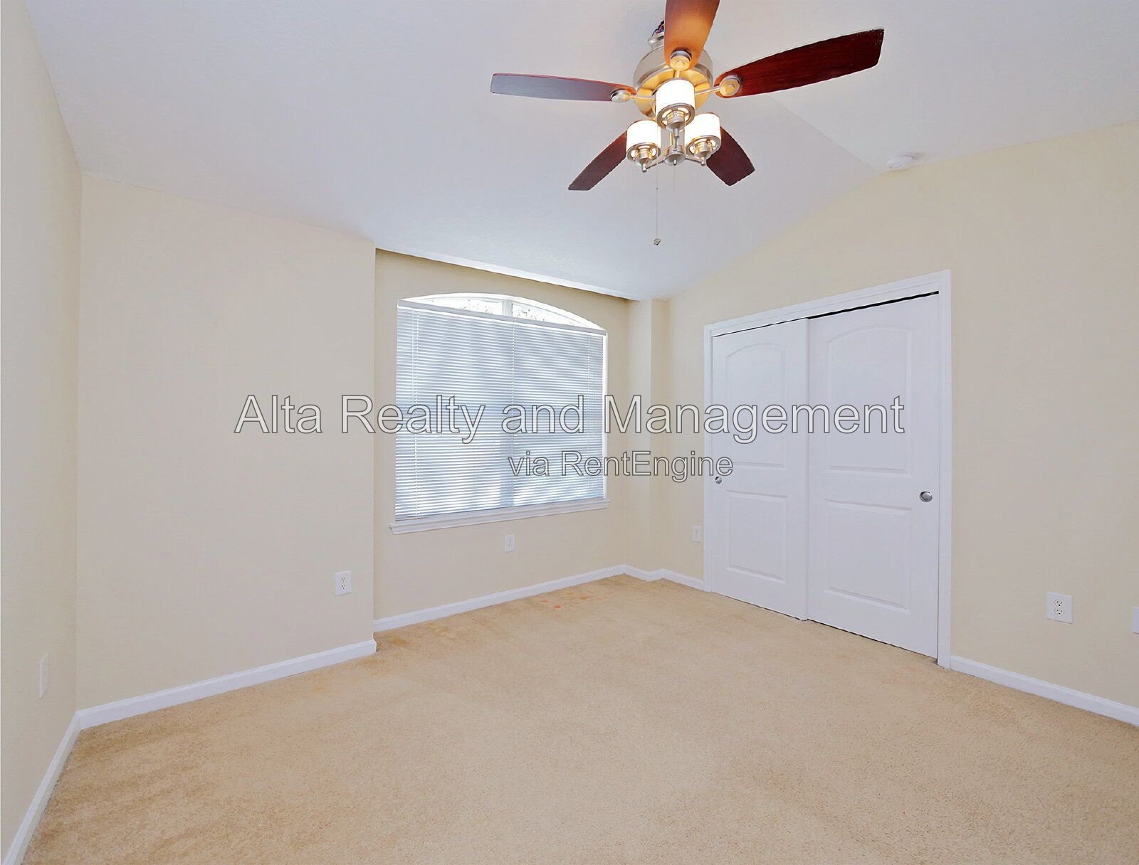 Stylish Baymeadows Townhome with Dual Suites & Resort Amenities property image