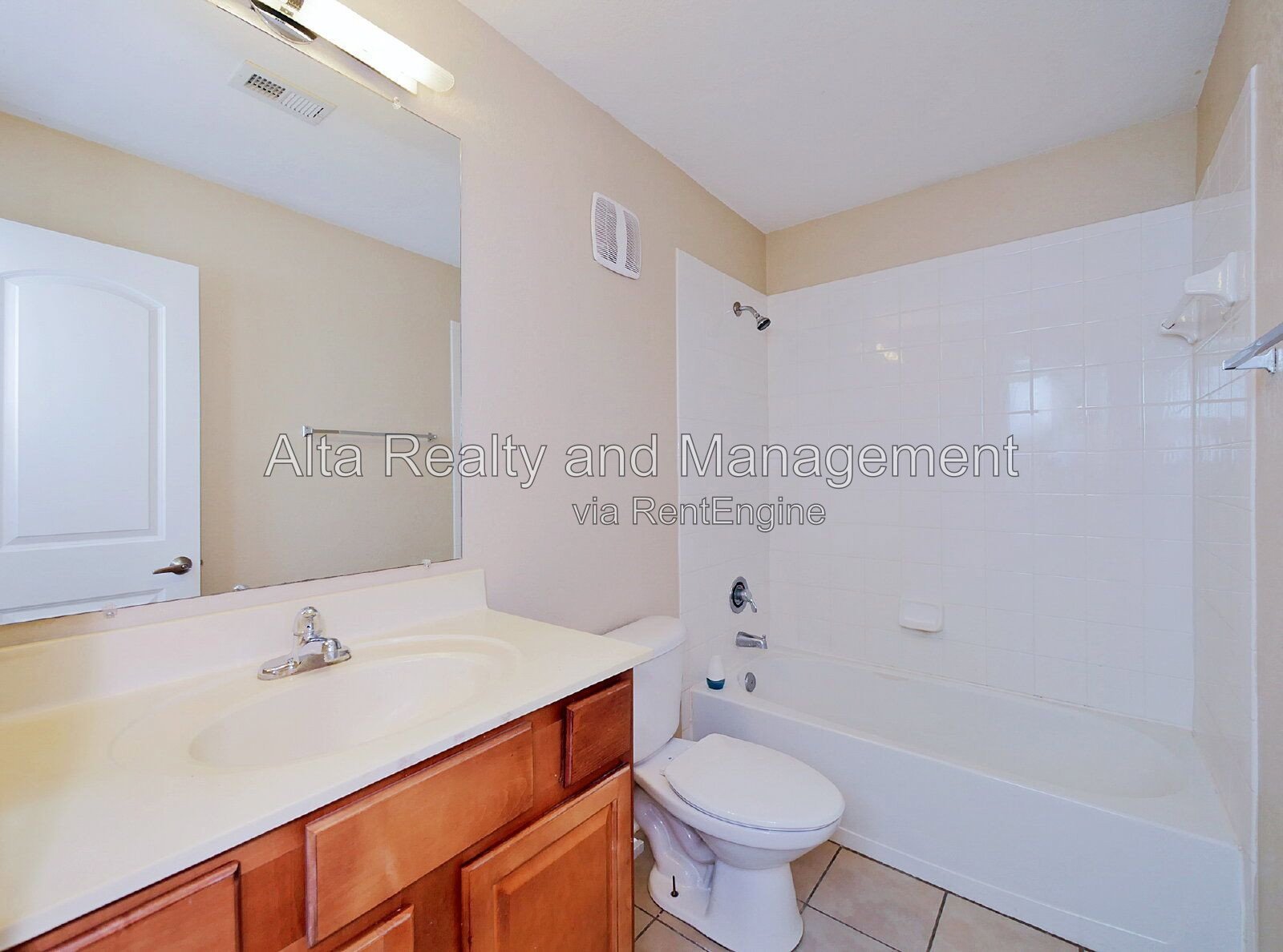 Stylish Baymeadows Townhome with Dual Suites & Resort Amenities property image