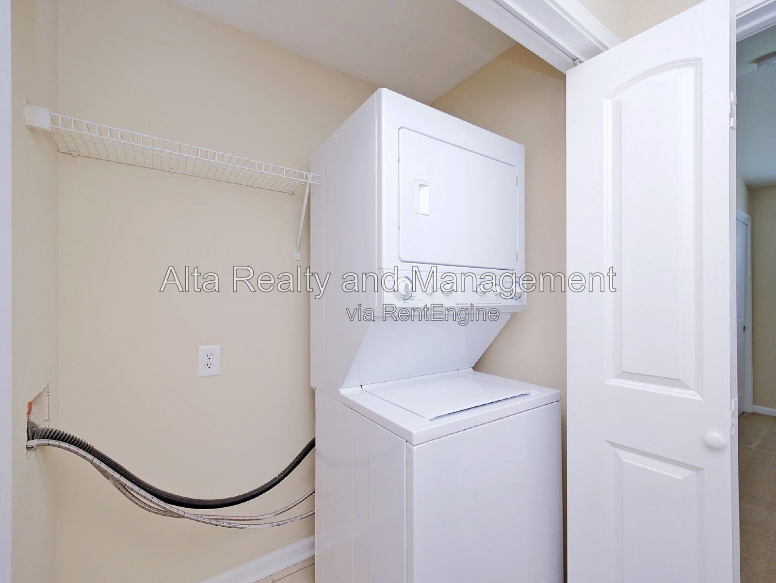 Stylish Baymeadows Townhome with Dual Suites & Resort Amenities property image