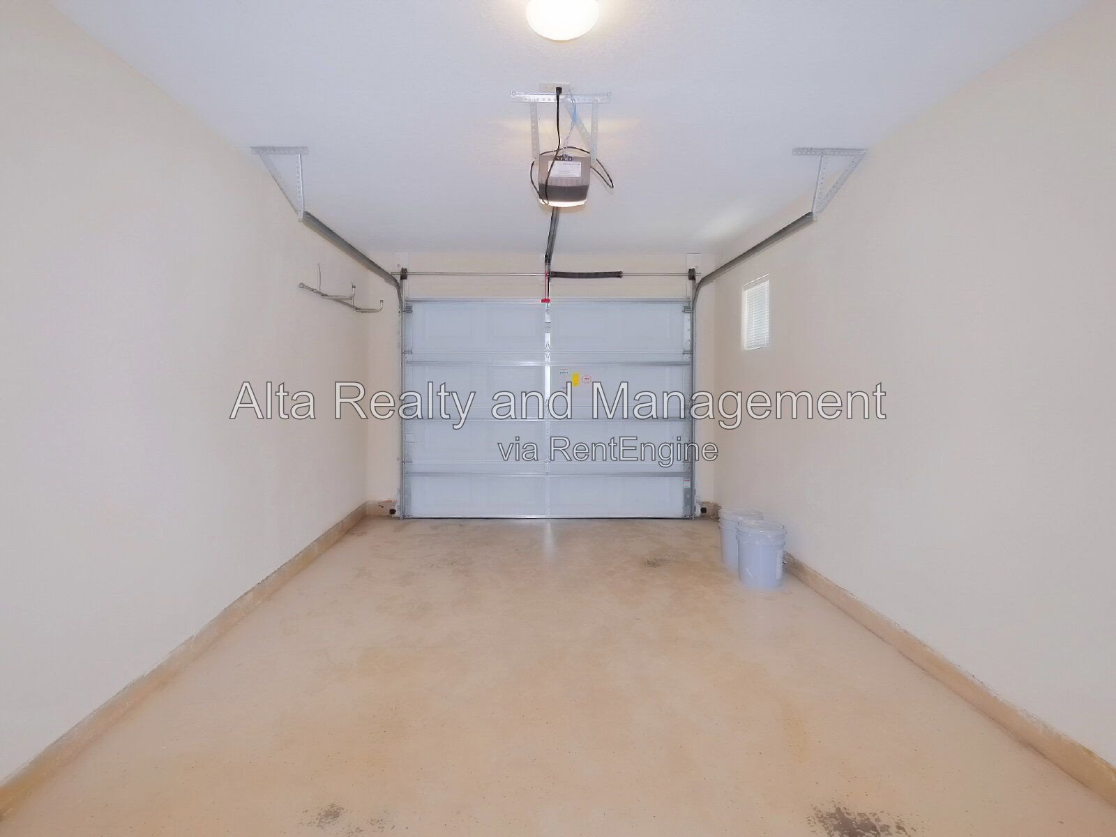 Stylish Baymeadows Townhome with Dual Suites & Resort Amenities property image