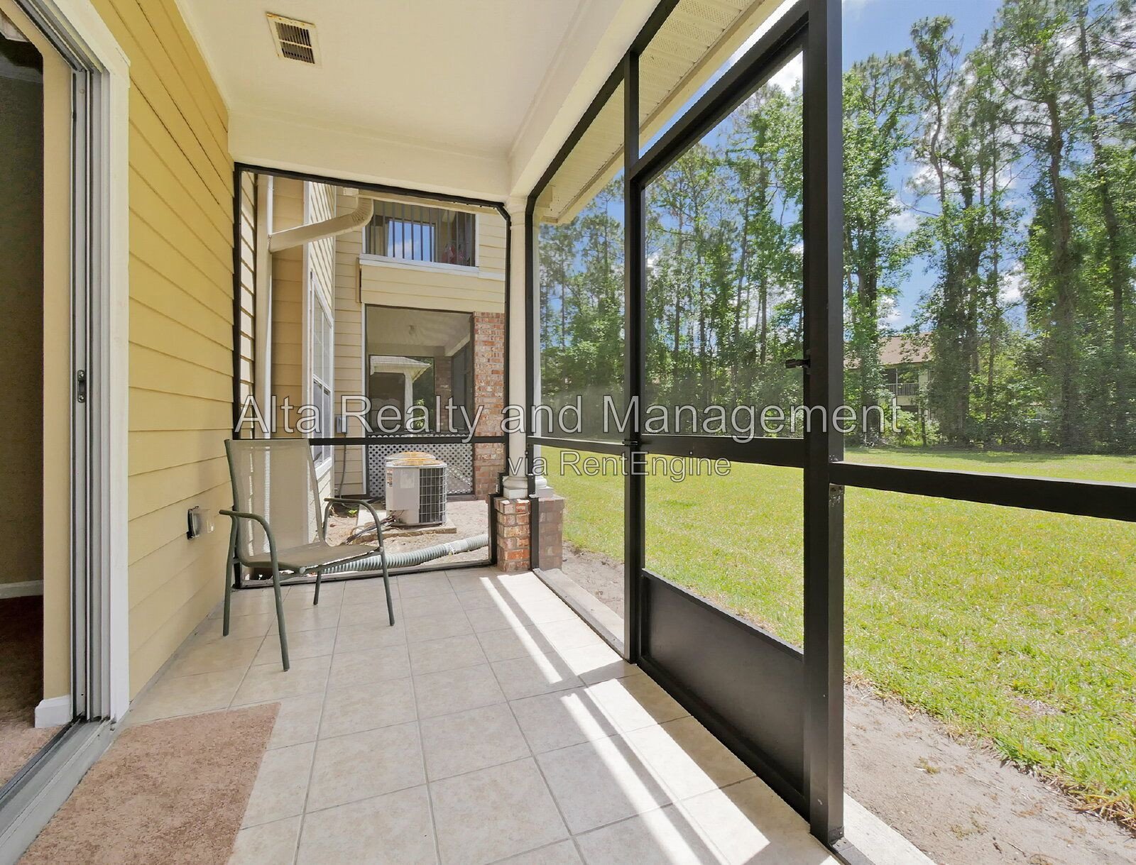Stylish Baymeadows Townhome with Dual Suites & Resort Amenities property image