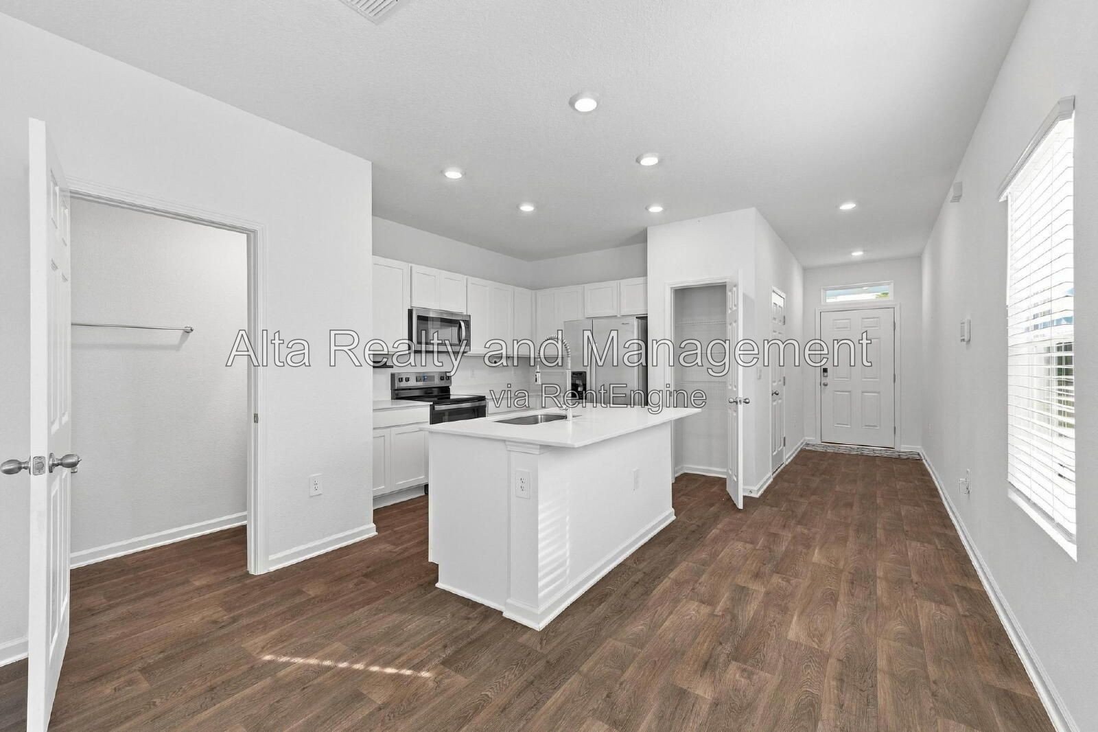 3-Bedroom Townhome for Rent in Jacksonville, FL 32218 | Pond Views & Garage property image