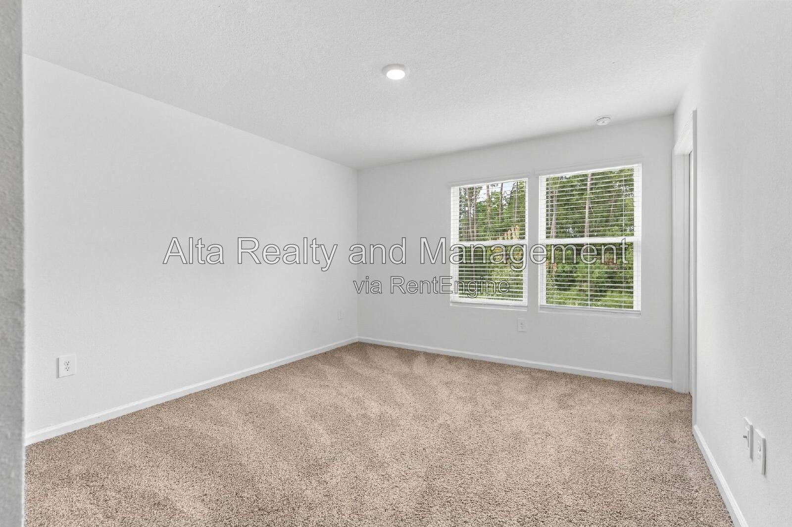 3-Bedroom Townhome for Rent in Jacksonville, FL 32218 | Pond Views & Garage property image