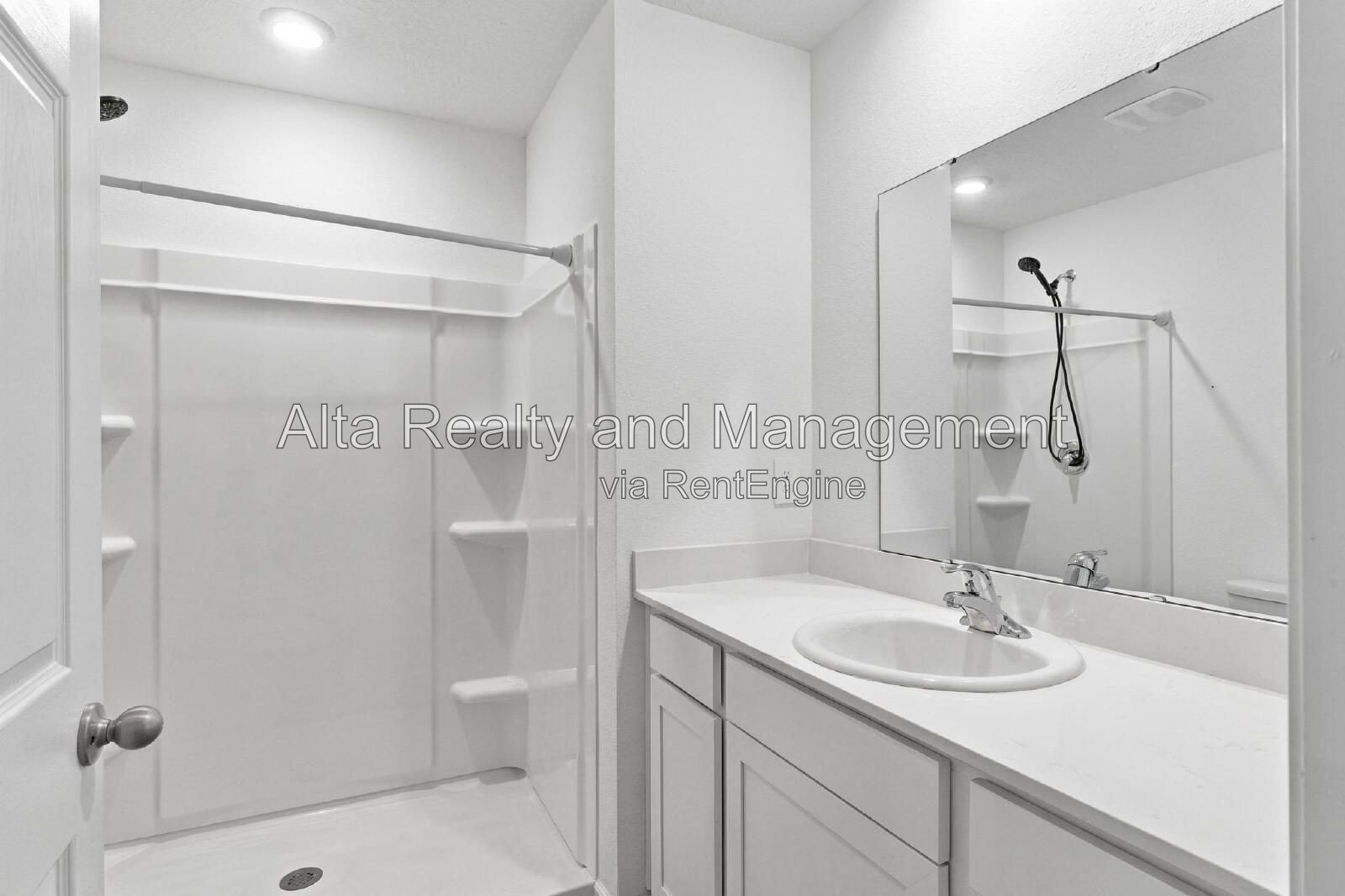 3-Bedroom Townhome for Rent in Jacksonville, FL 32218 | Pond Views & Garage property image