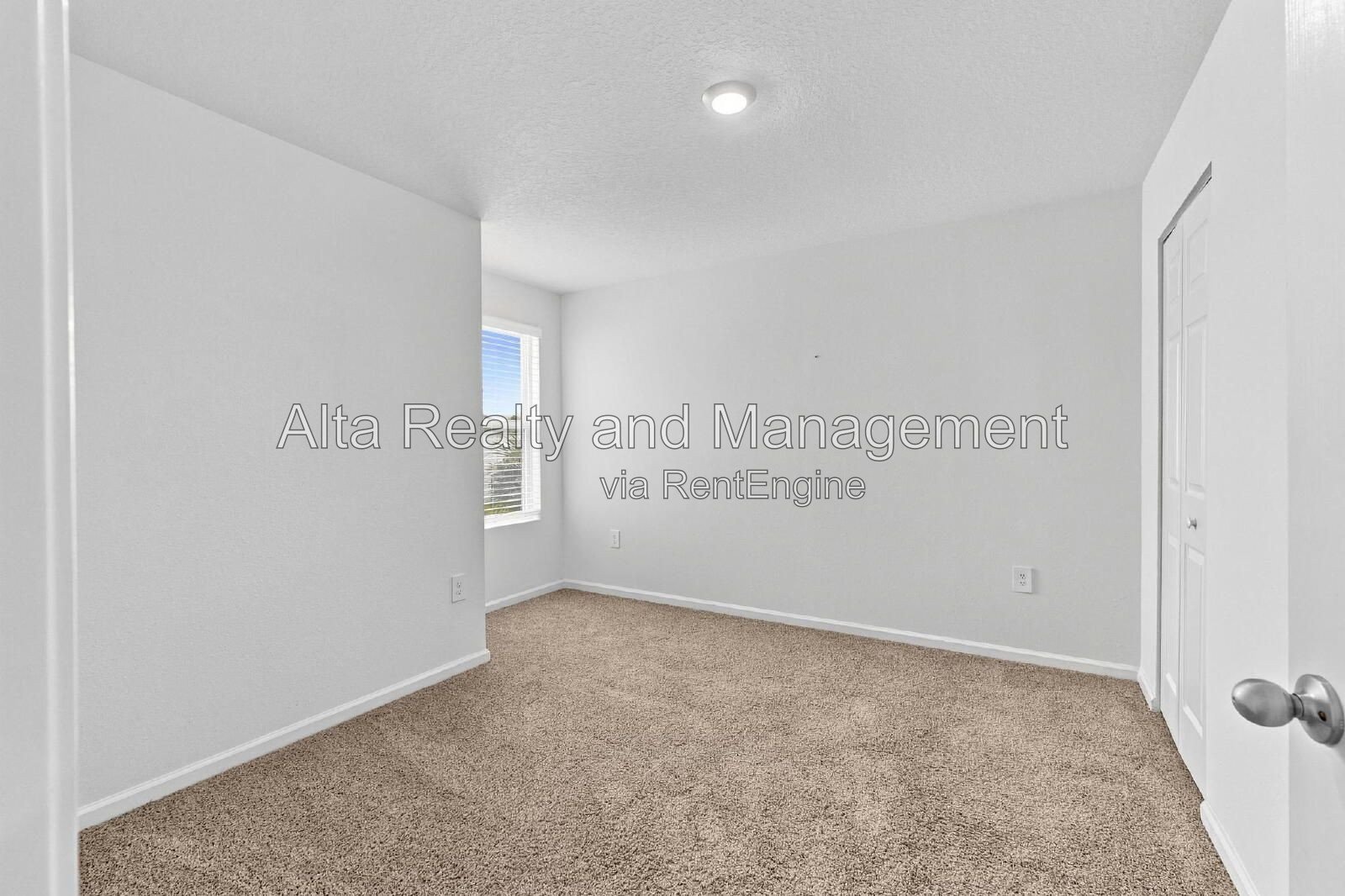 3-Bedroom Townhome for Rent in Jacksonville, FL 32218 | Pond Views & Garage property image