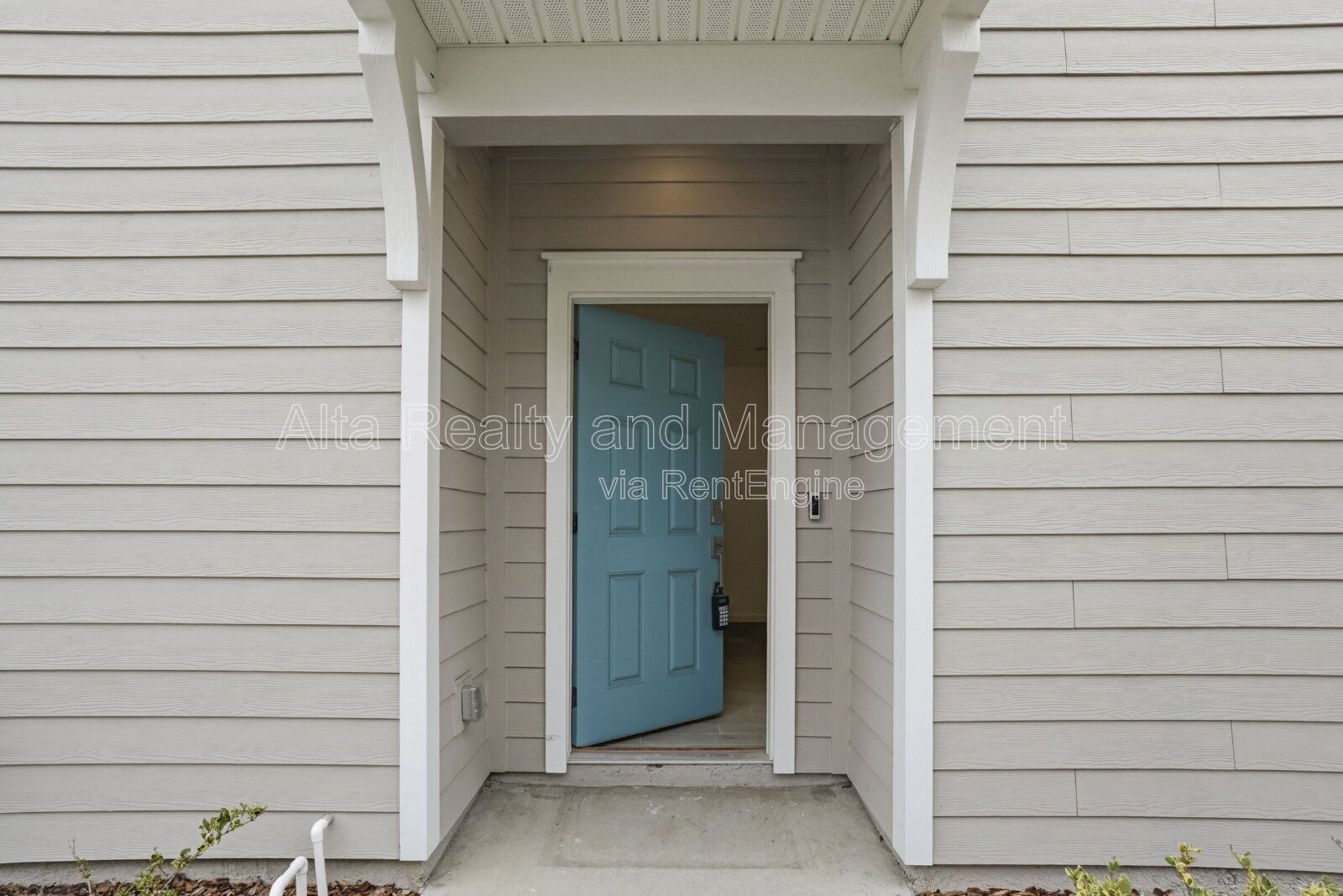 Beautiful 3-Bedroom Townhome with Garage & Screened Patio! property image