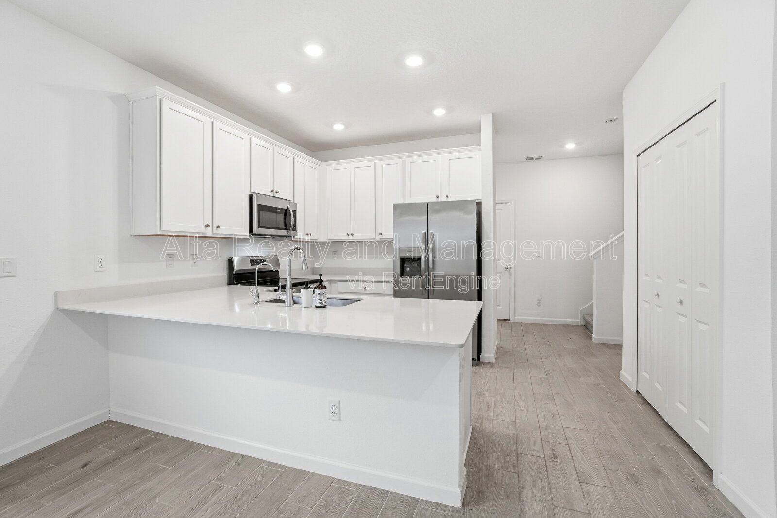 Beautiful 3-Bedroom Townhome with Garage & Screened Patio! property image