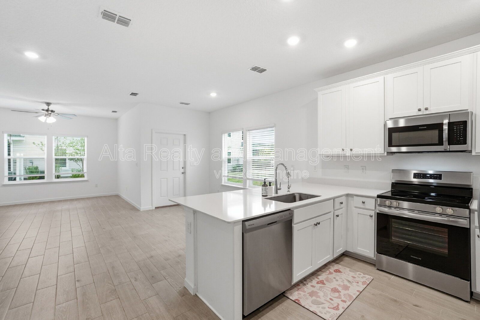 Beautiful 3-Bedroom Townhome with Garage & Screened Patio! property image