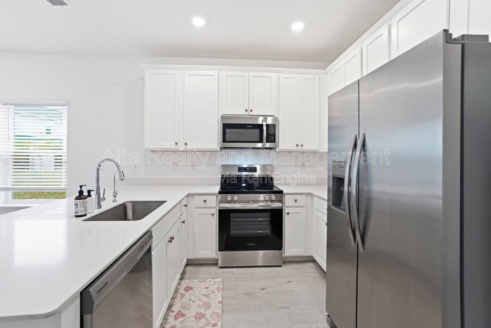 Beautiful 3-Bedroom Townhome with Garage & Screened Patio! property image