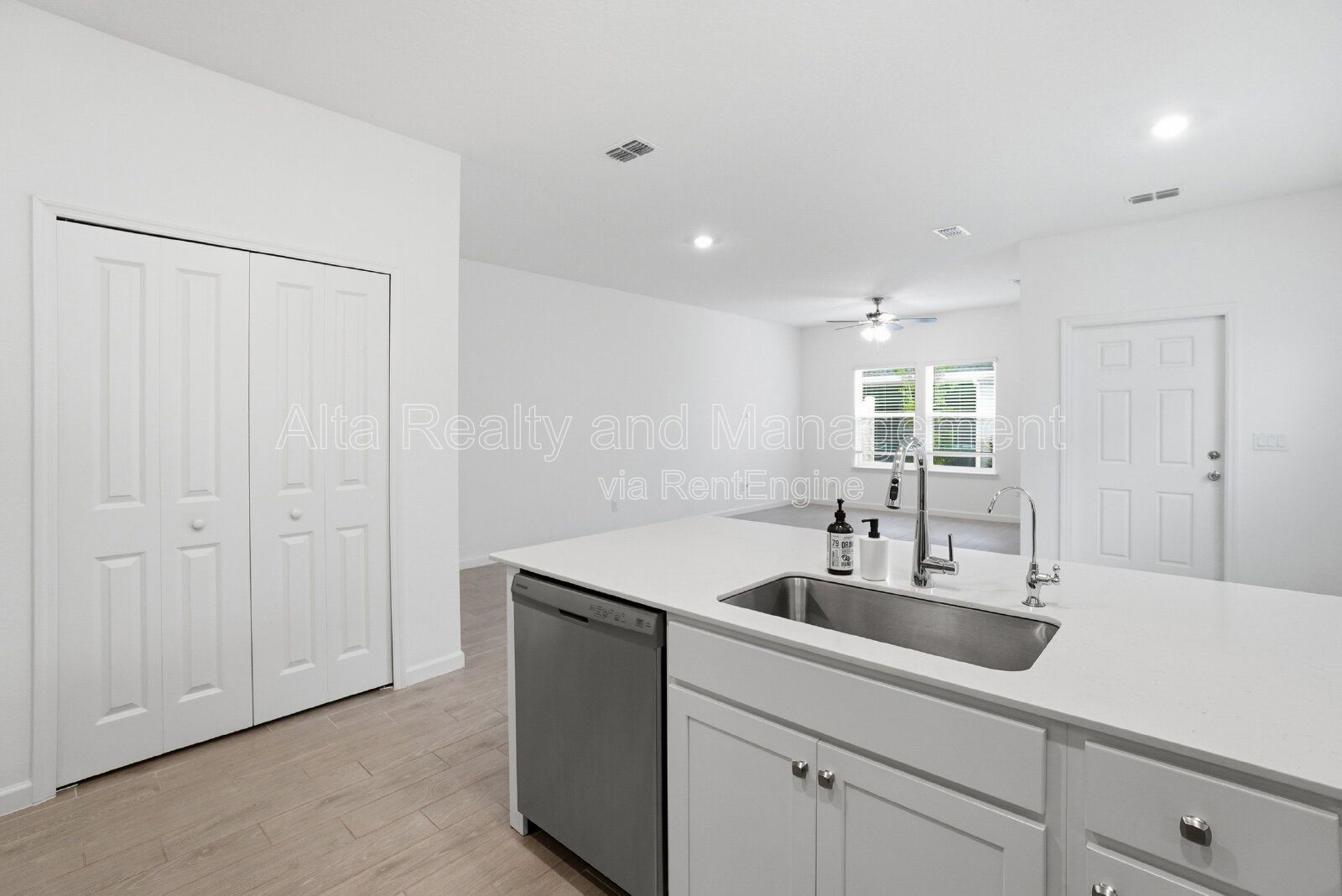 Beautiful 3-Bedroom Townhome with Garage & Screened Patio! property image