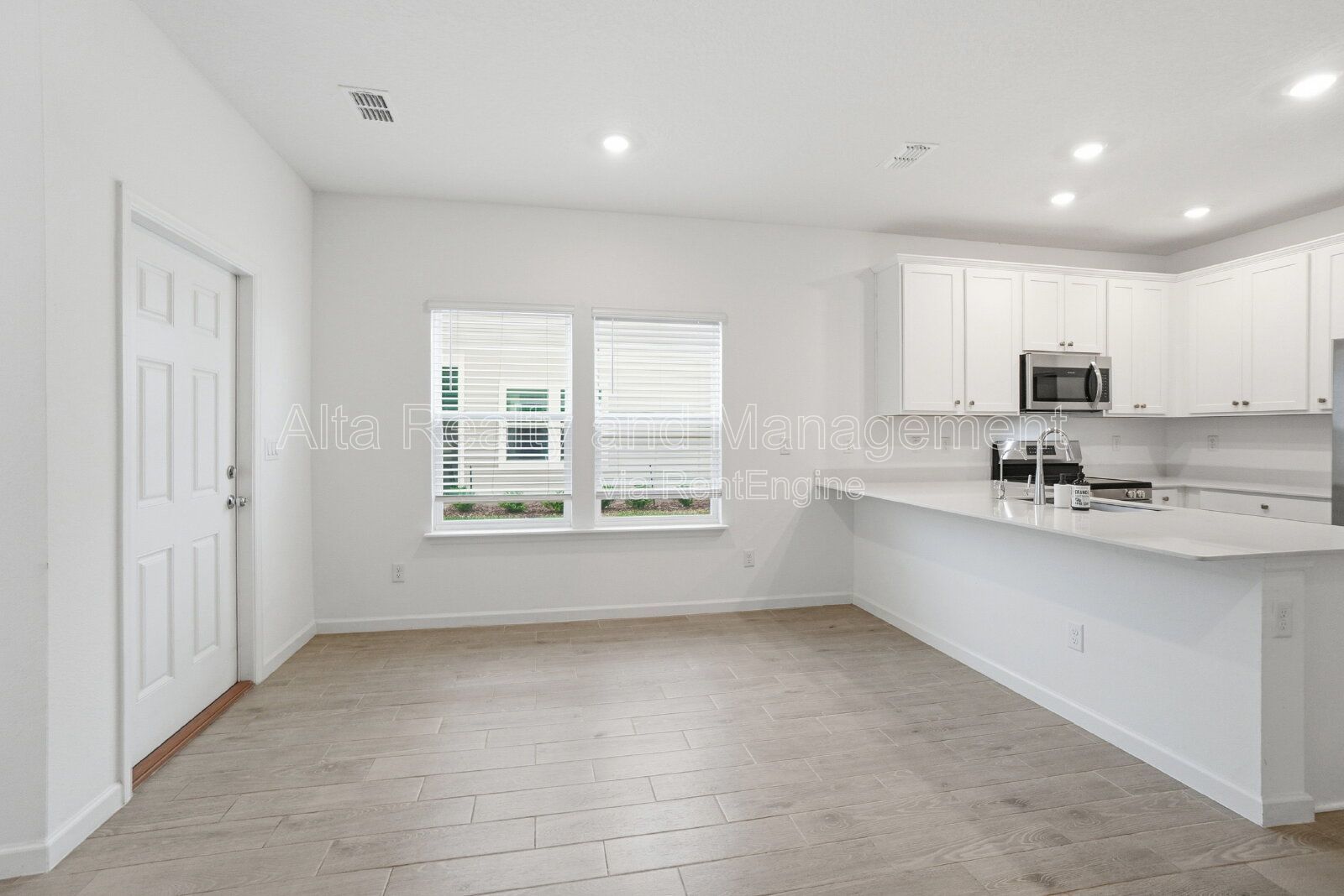 Beautiful 3-Bedroom Townhome with Garage & Screened Patio! property image