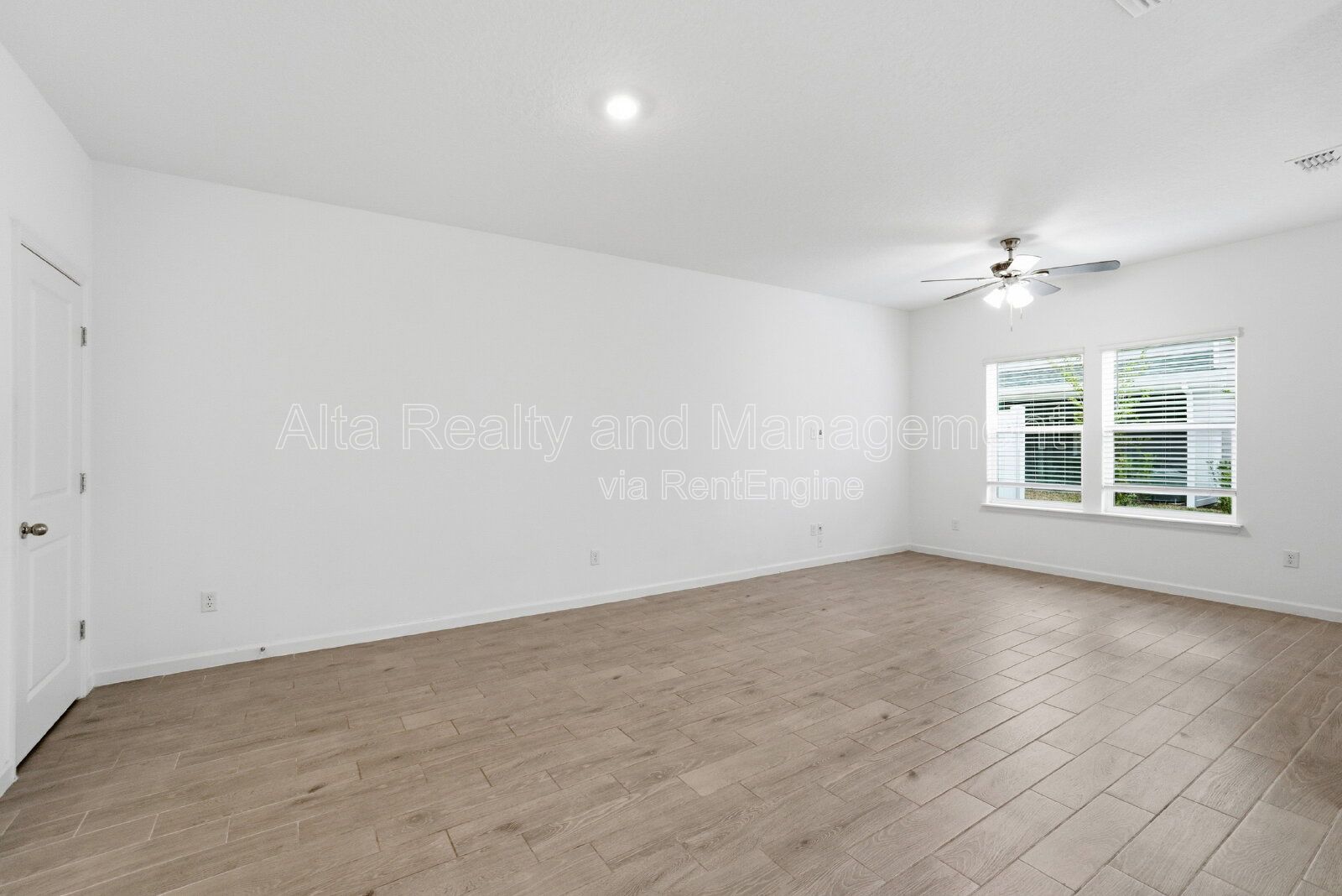 Beautiful 3-Bedroom Townhome with Garage & Screened Patio! property image