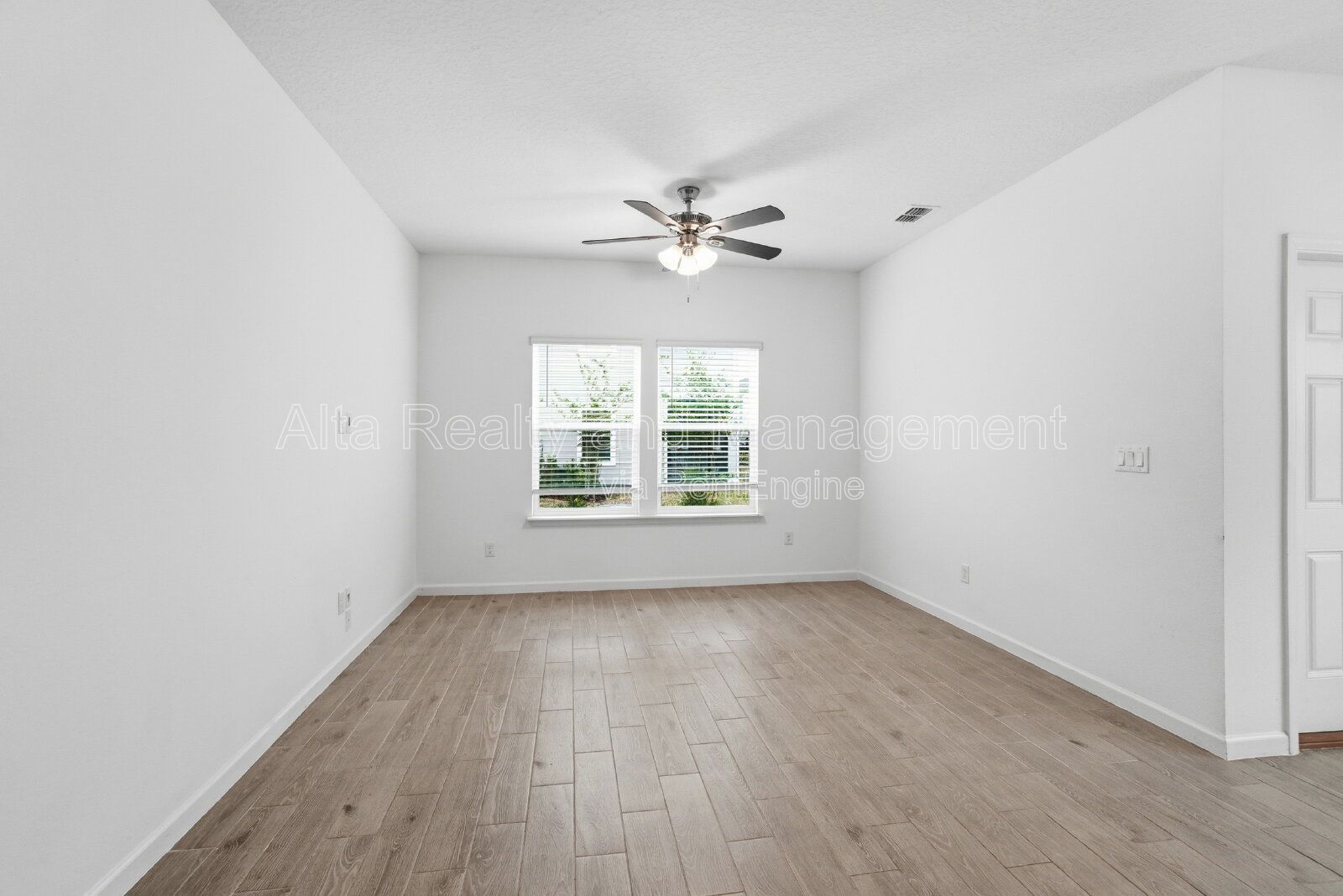 Beautiful 3-Bedroom Townhome with Garage & Screened Patio! property image