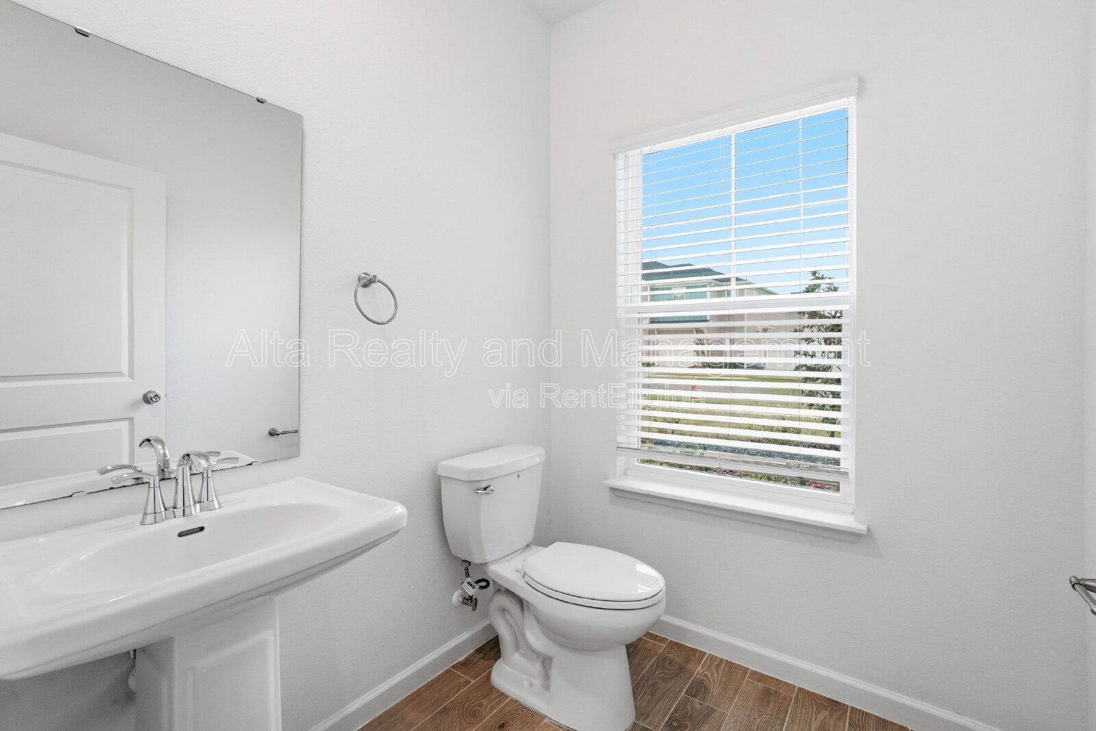 Beautiful 3-Bedroom Townhome with Garage & Screened Patio! property image