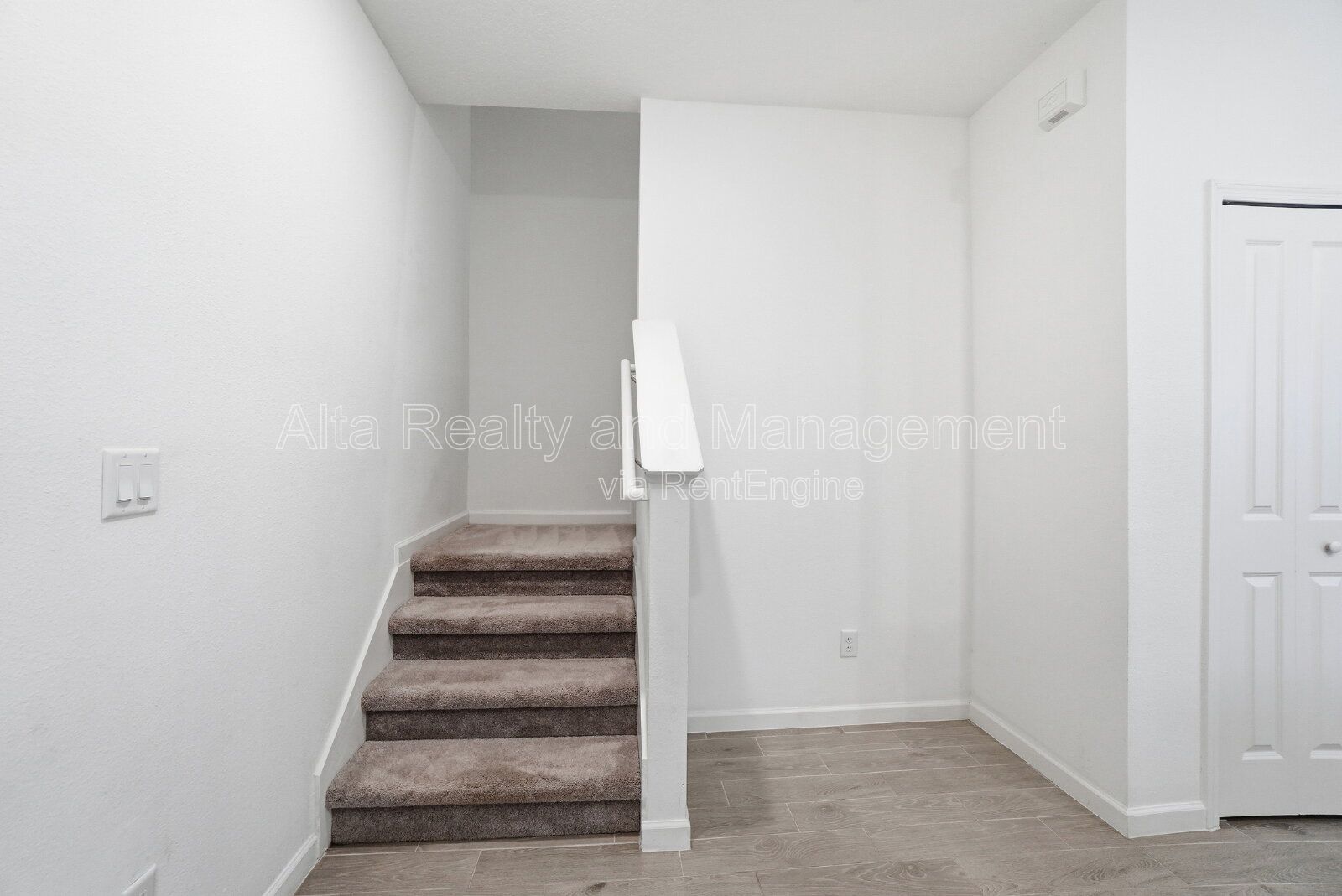 Beautiful 3-Bedroom Townhome with Garage & Screened Patio! property image