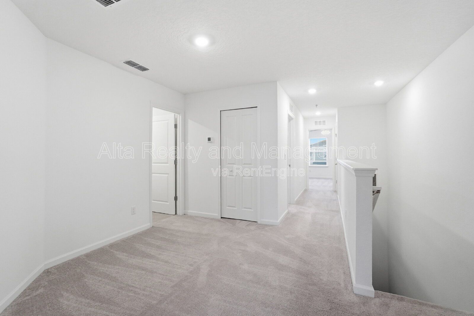 Beautiful 3-Bedroom Townhome with Garage & Screened Patio! property image