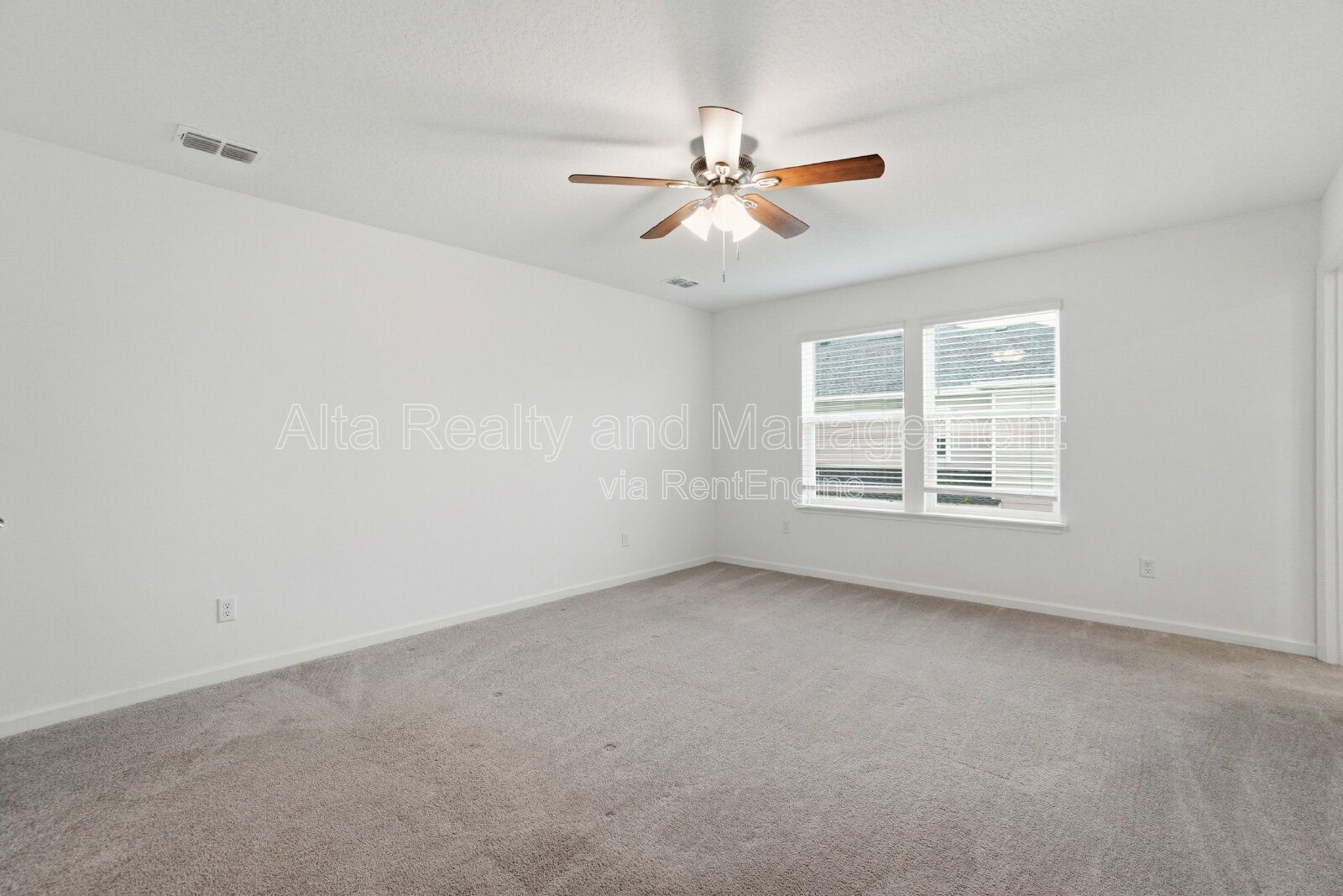 Beautiful 3-Bedroom Townhome with Garage & Screened Patio! property image