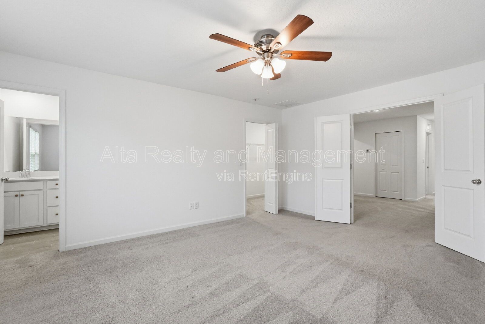 Beautiful 3-Bedroom Townhome with Garage & Screened Patio! property image