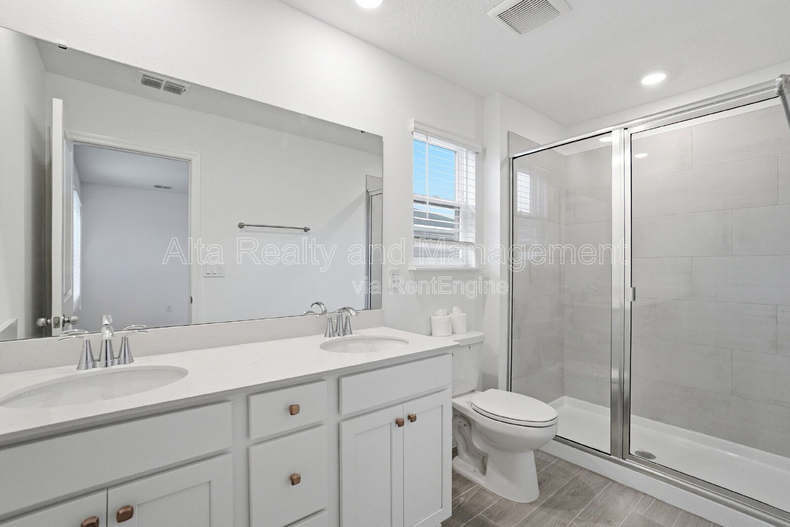 Beautiful 3-Bedroom Townhome with Garage & Screened Patio! property image