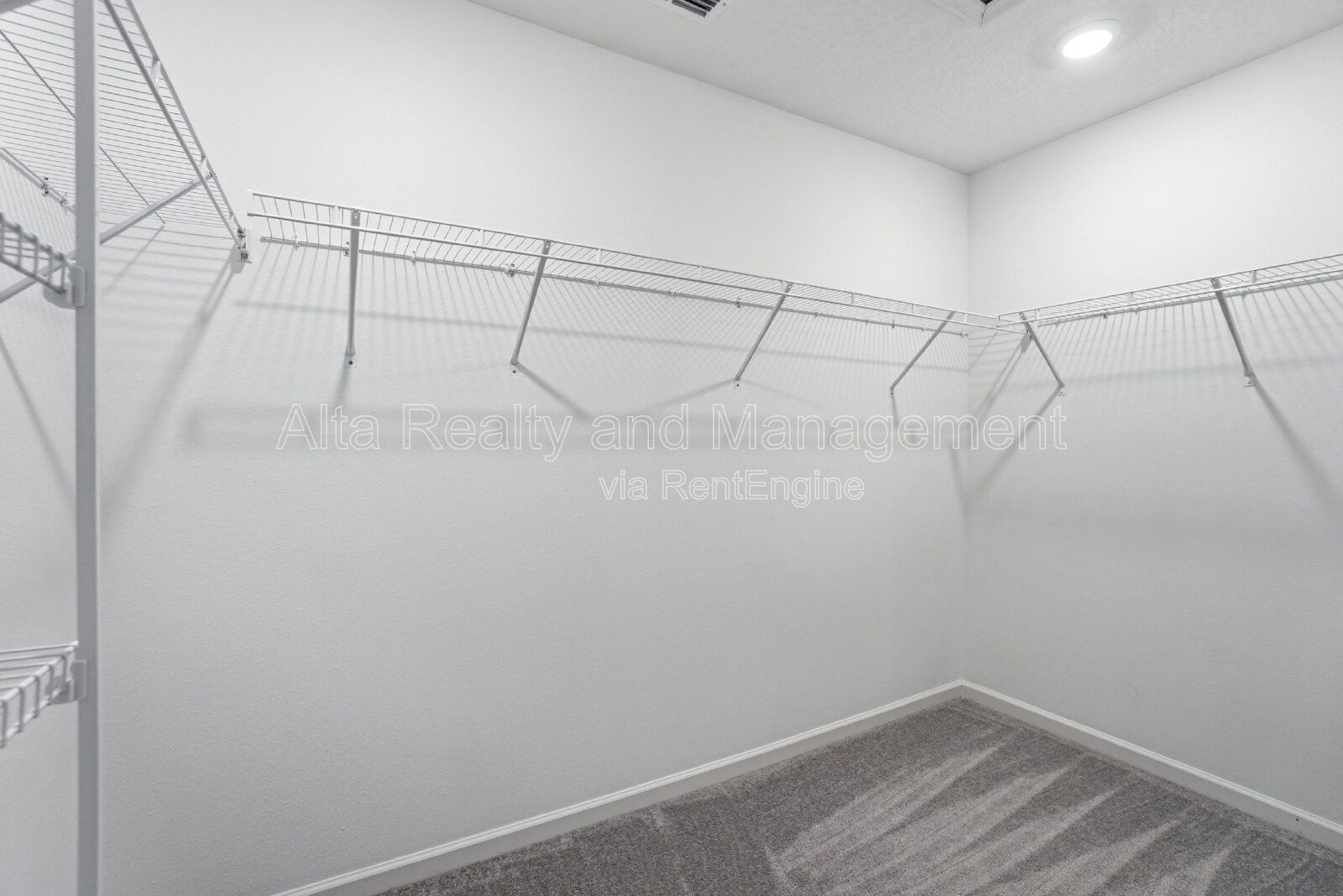 Beautiful 3-Bedroom Townhome with Garage & Screened Patio! property image