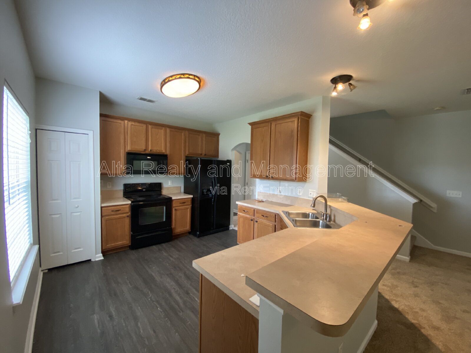 Stunning 3-Bedroom End Unit Townhouse with Preserve View! property image