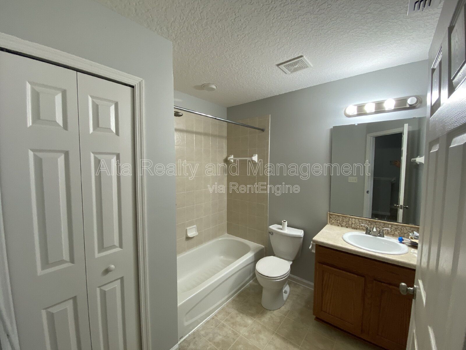 Stunning 3-Bedroom End Unit Townhouse with Preserve View! property image