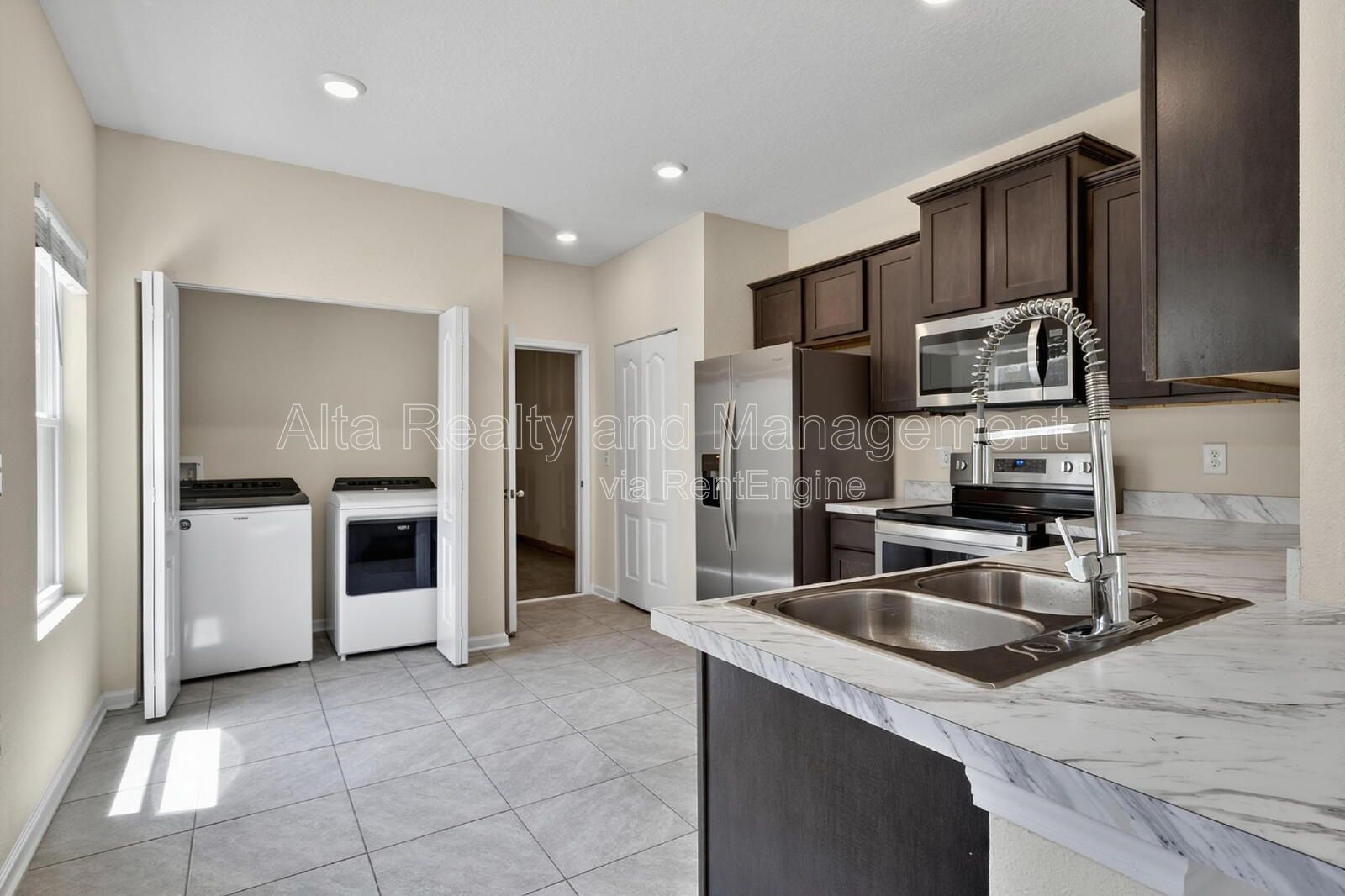 Modern 3BR Townhome in Baypointe Near St. Johns Town Center! property image
