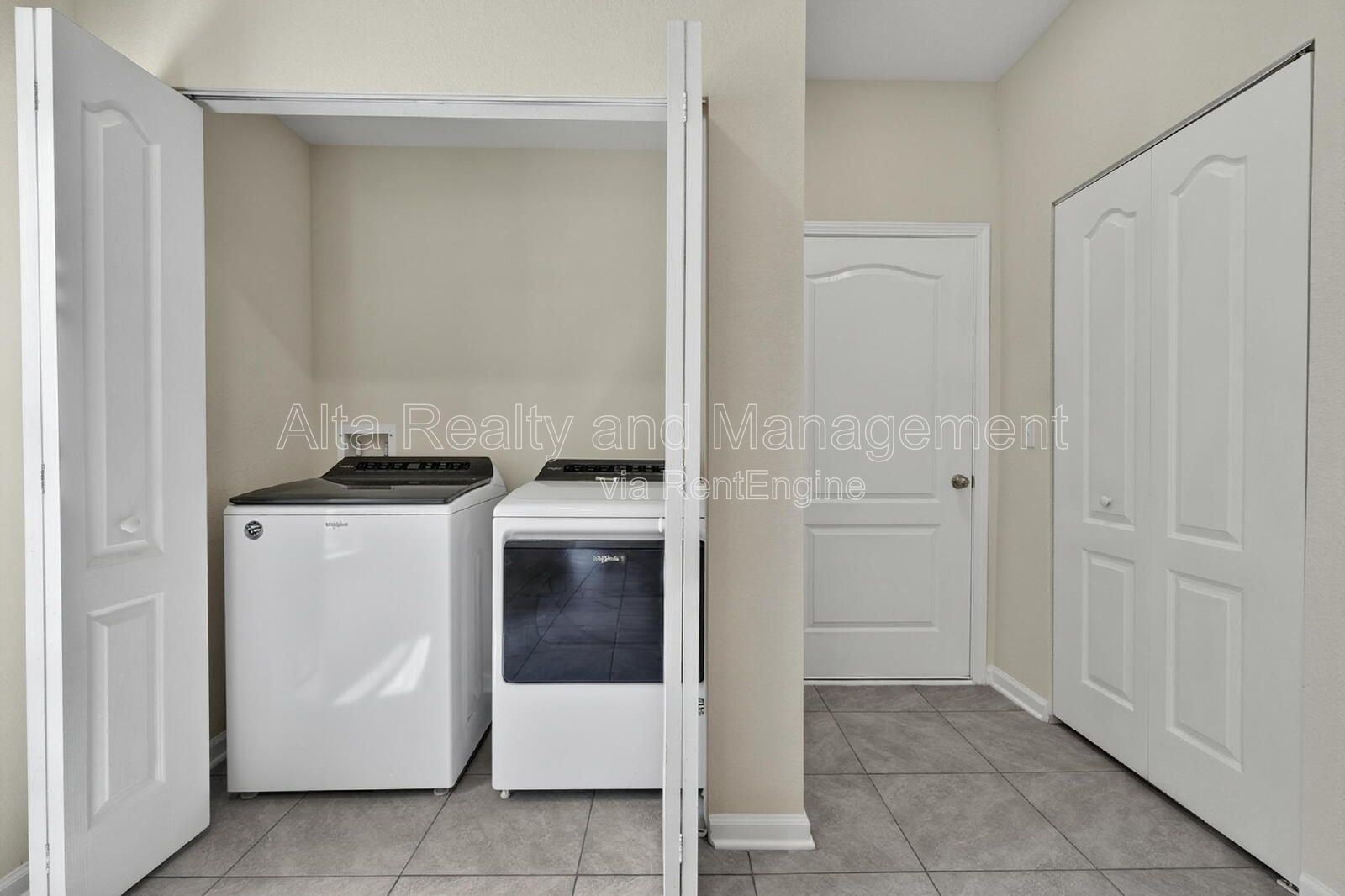 Modern 3BR Townhome in Baypointe Near St. Johns Town Center! property image