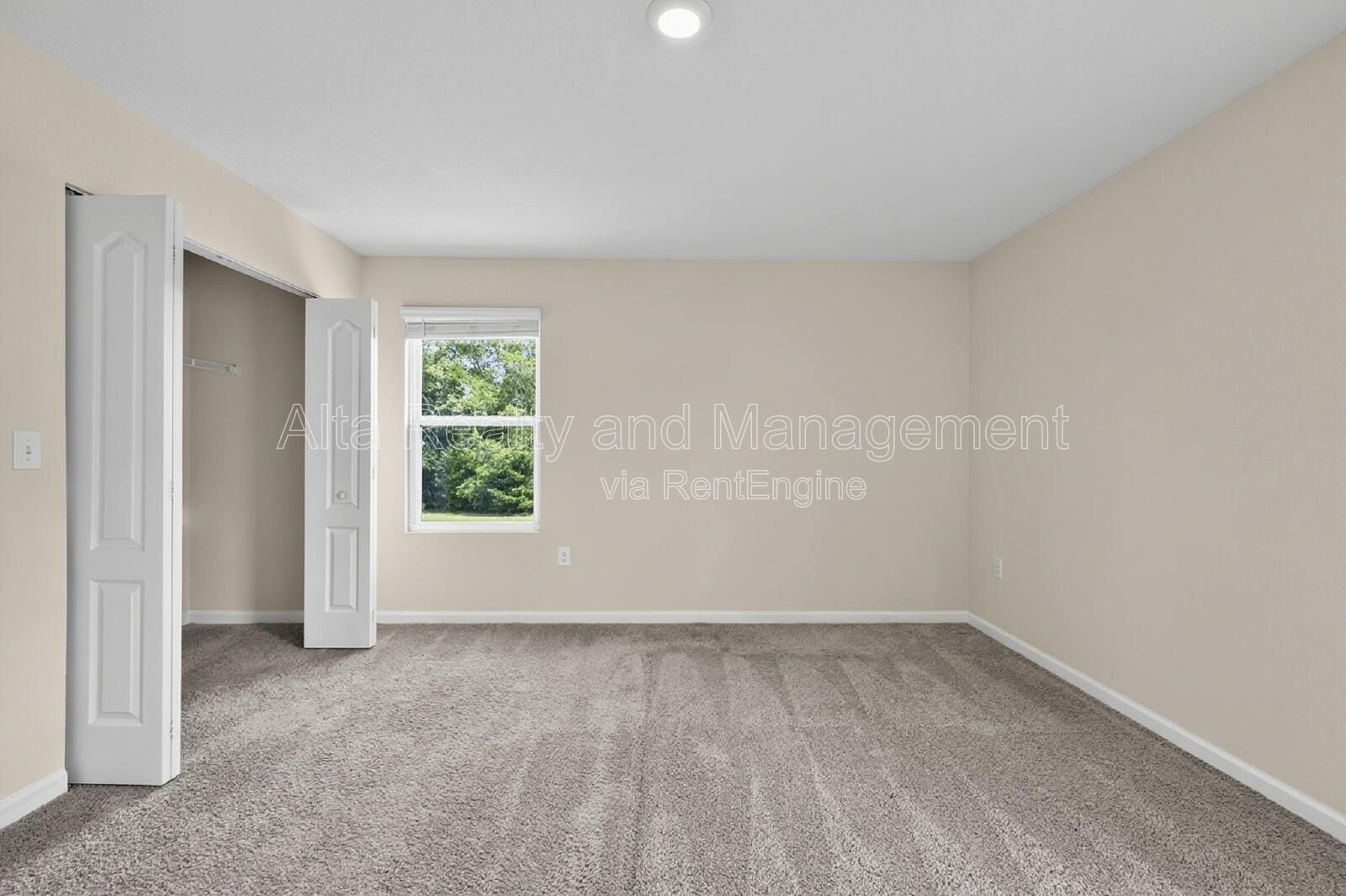 Modern 3BR Townhome in Baypointe Near St. Johns Town Center! property image