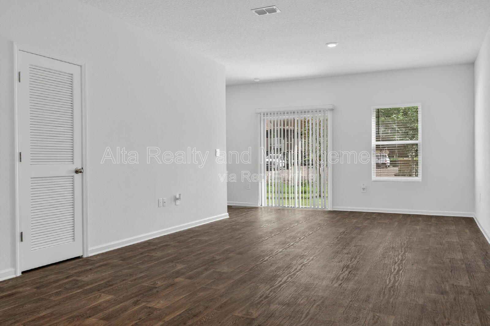 Convenient Baymeadows Living in Baypointe property image