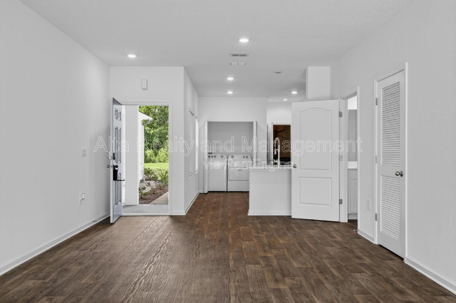 Convenient Baymeadows Living in Baypointe property image
