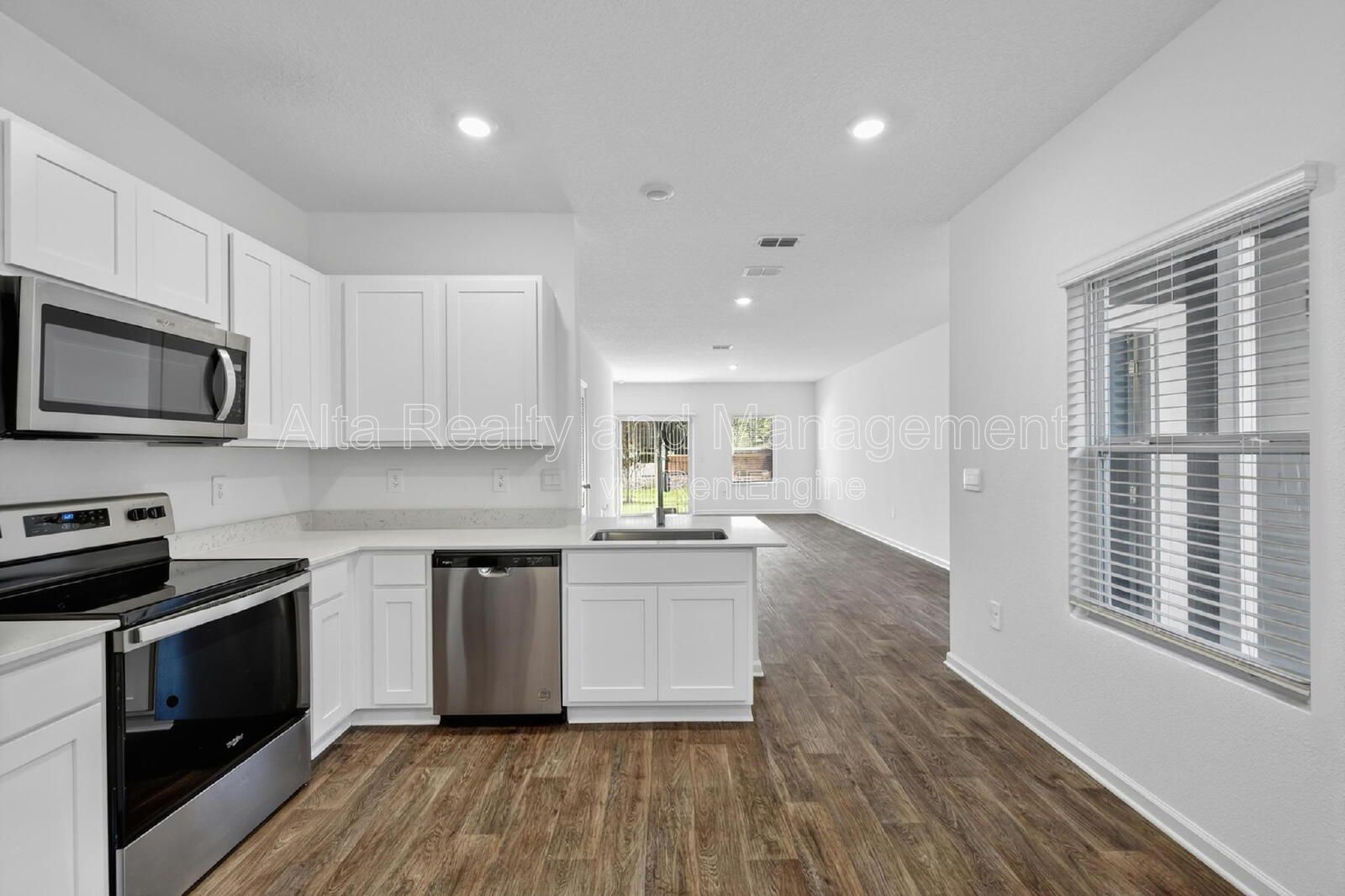 Convenient Baymeadows Living in Baypointe property image