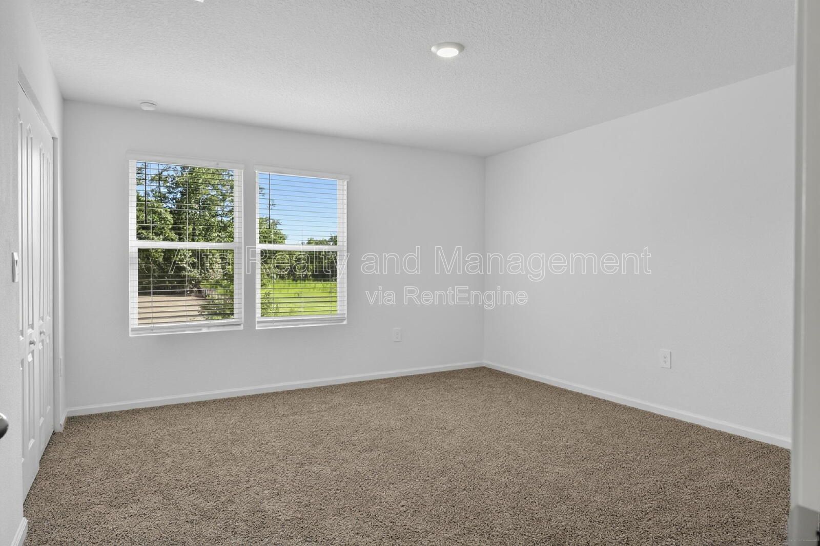 Convenient Baymeadows Living in Baypointe property image
