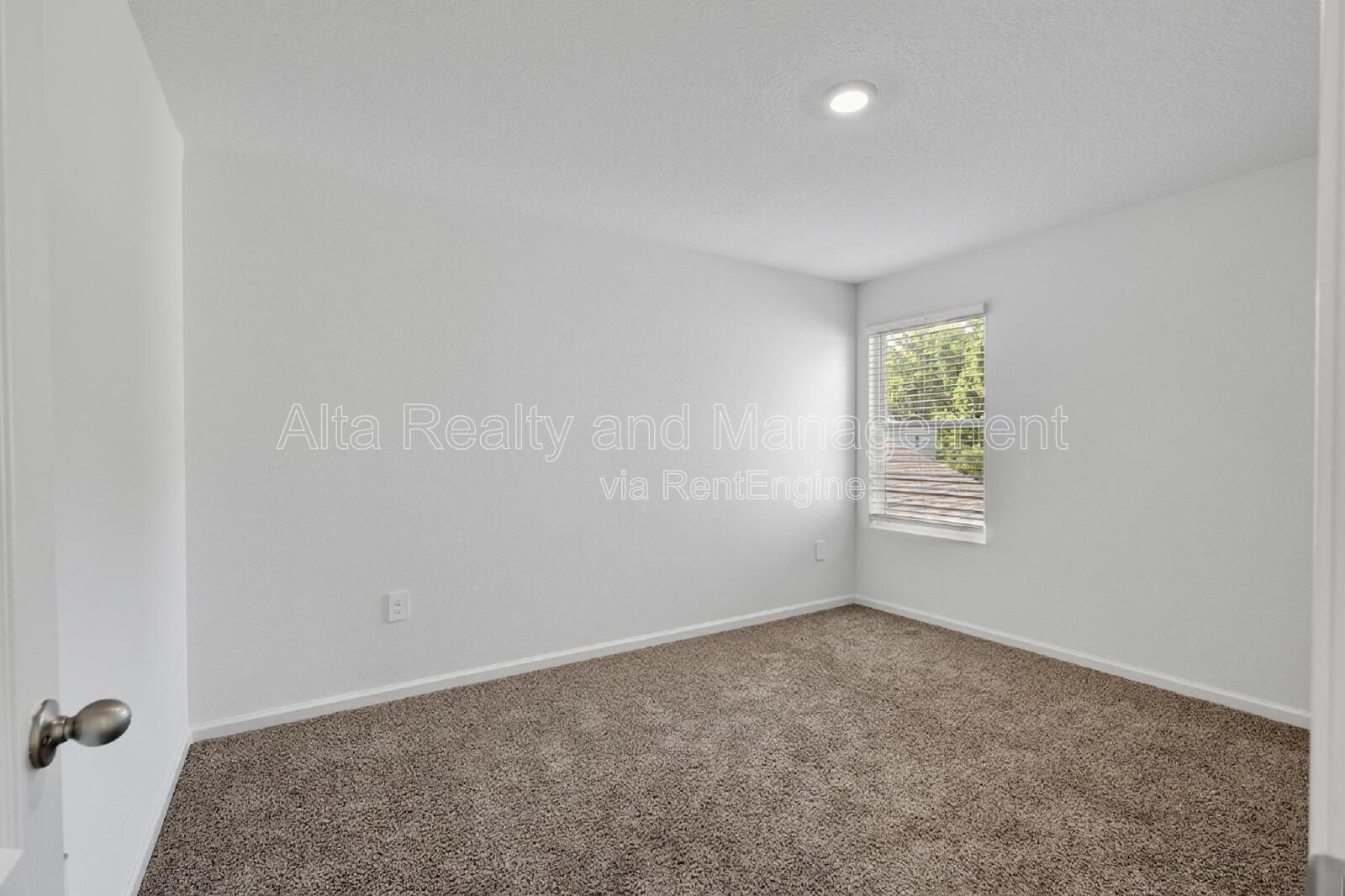 Convenient Baymeadows Living in Baypointe property image
