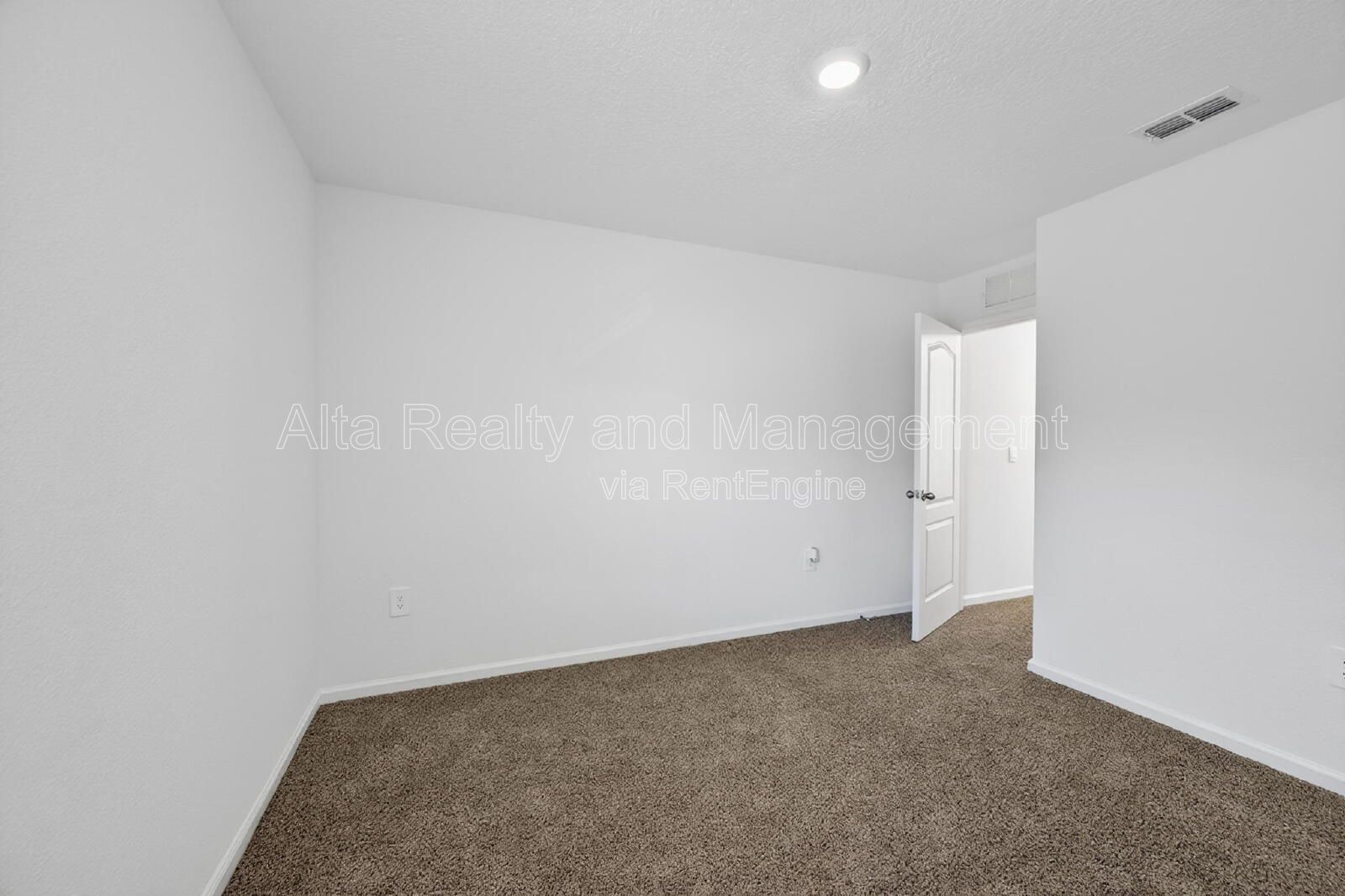 Convenient Baymeadows Living in Baypointe property image