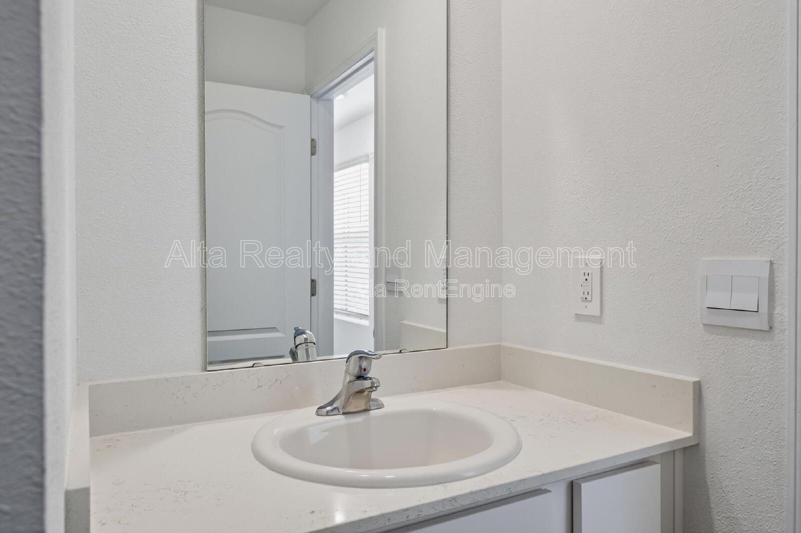 Convenient Baymeadows Living in Baypointe property image