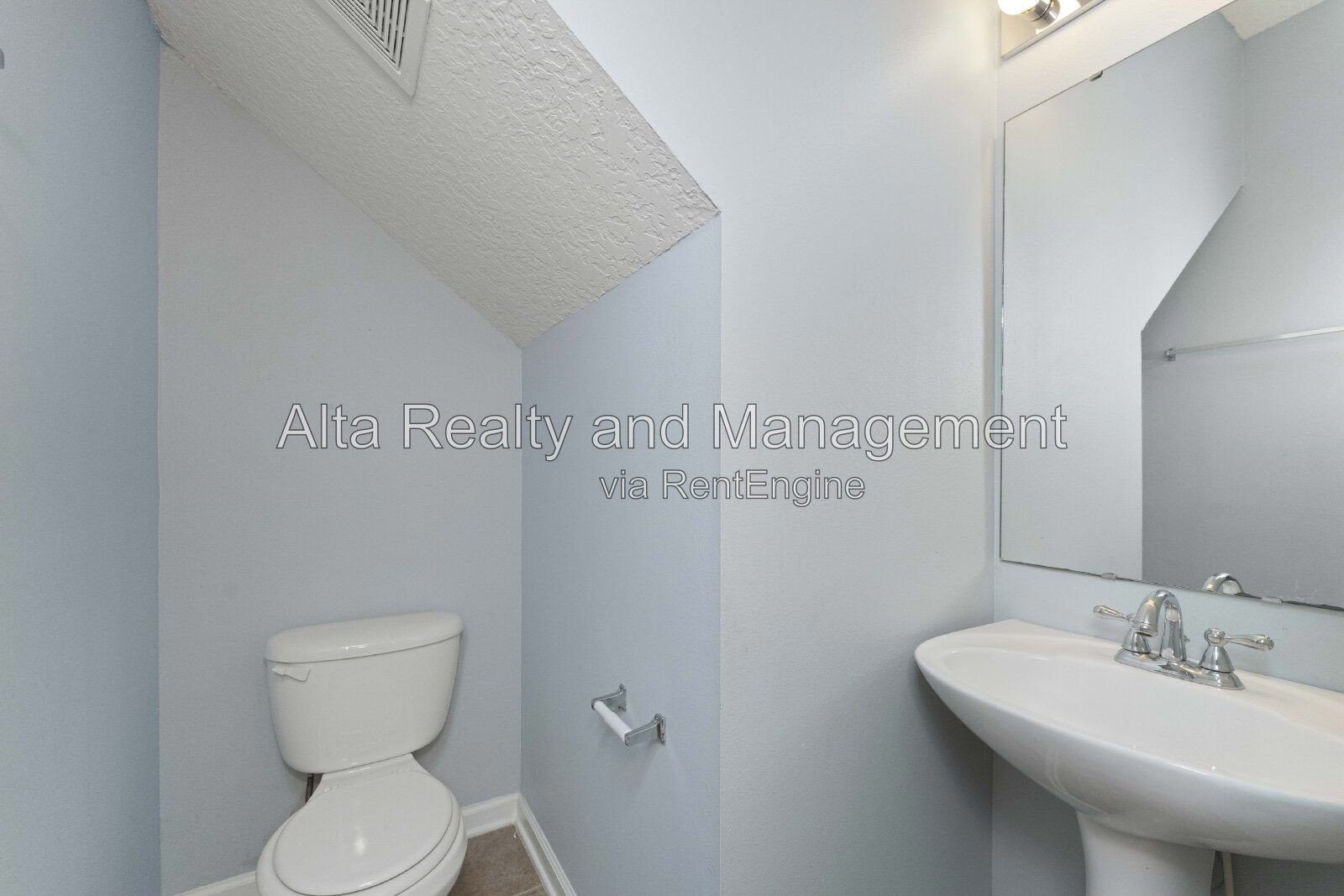 Charming 3BR Townhouse with Garage & Private Patio – Prime Location Near NAS JAX property image