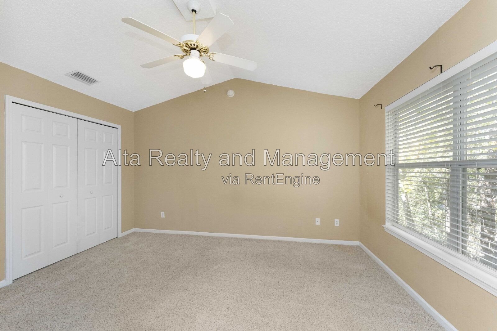 Charming 3BR Townhouse with Garage & Private Patio – Prime Location Near NAS JAX property image