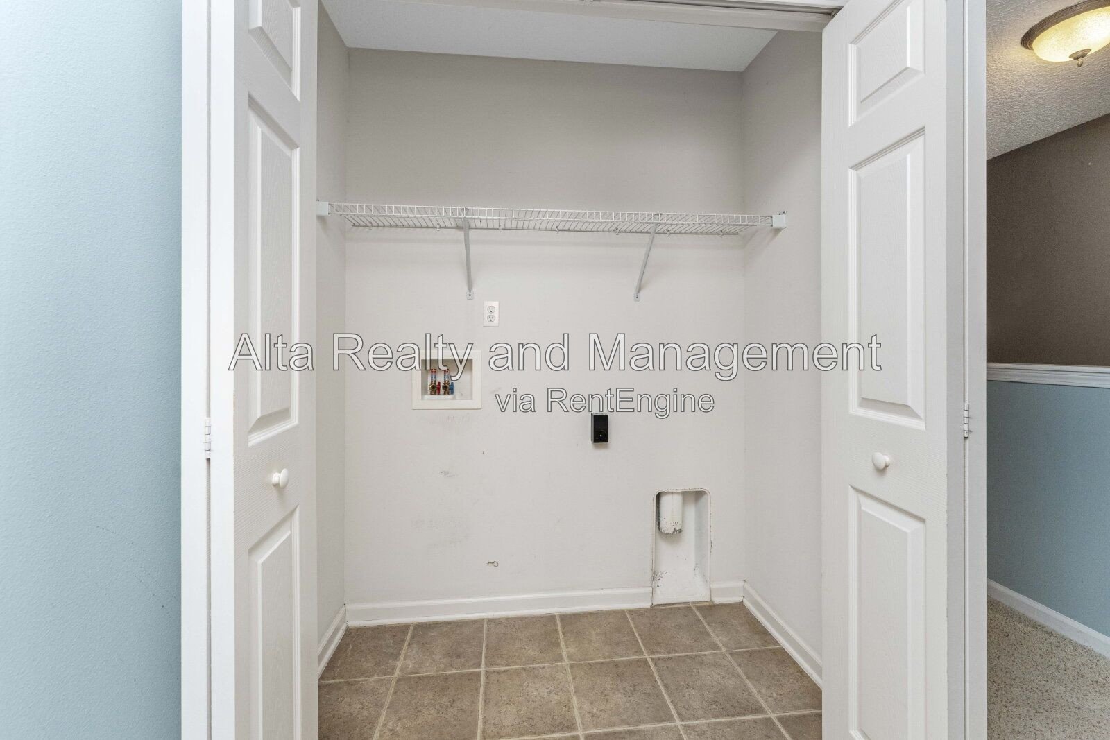 Charming 3BR Townhouse with Garage & Private Patio – Prime Location Near NAS JAX property image