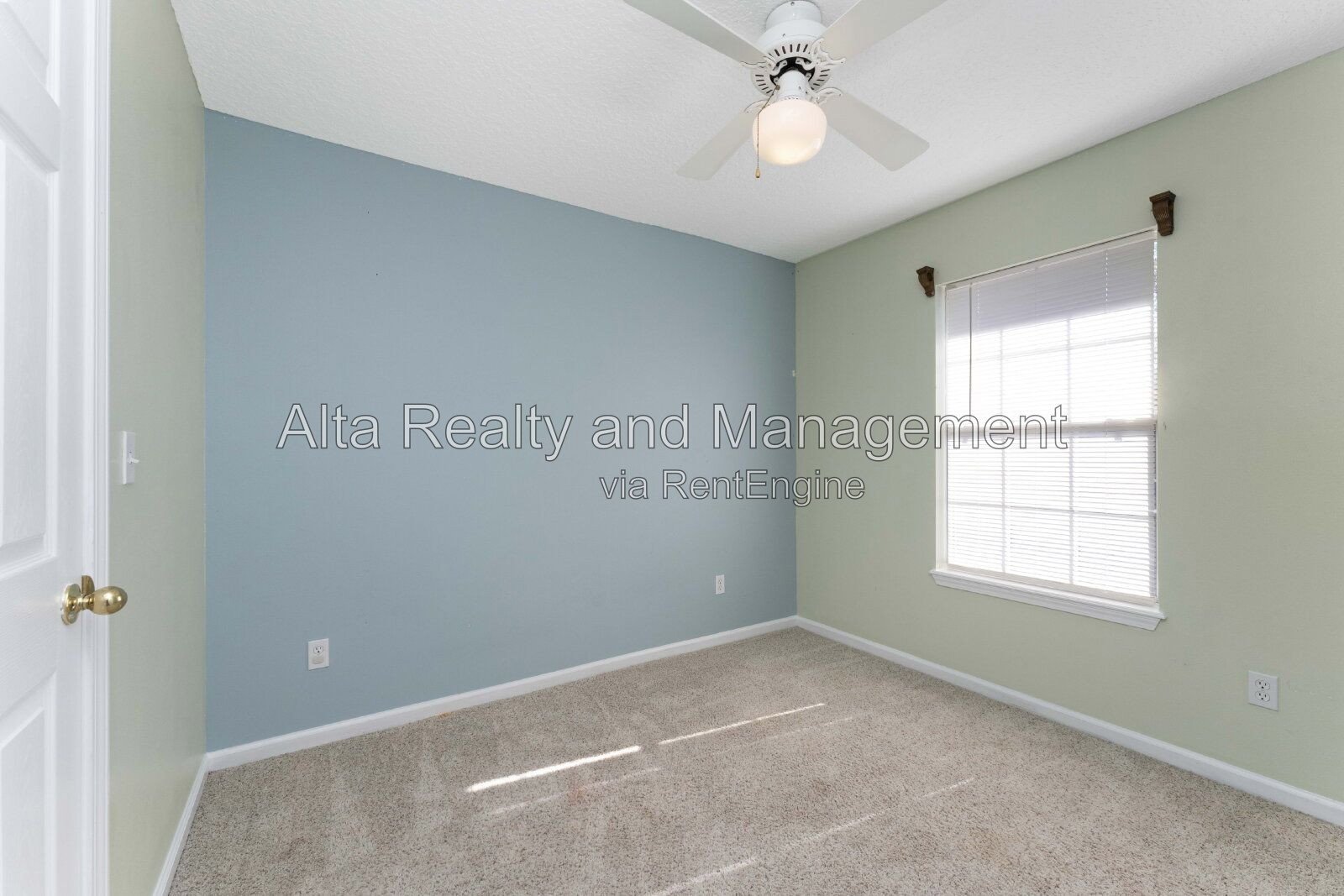 Charming 3BR Townhouse with Garage & Private Patio – Prime Location Near NAS JAX property image