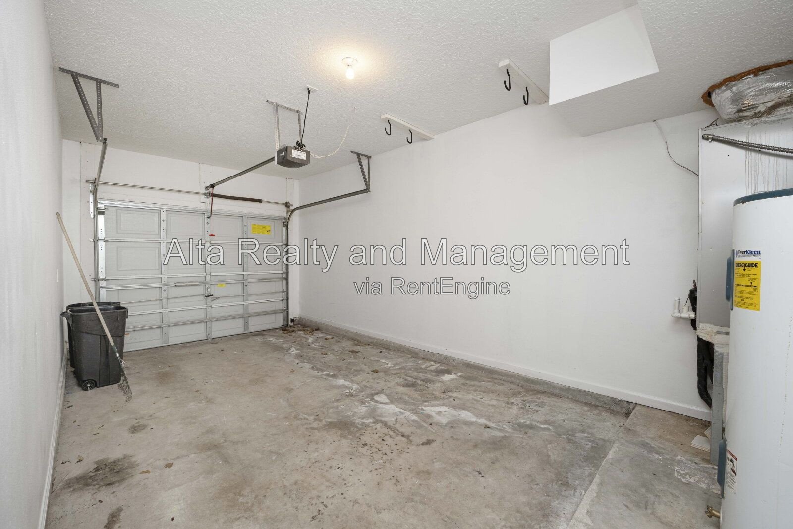 Charming 3BR Townhouse with Garage & Private Patio – Prime Location Near NAS JAX property image
