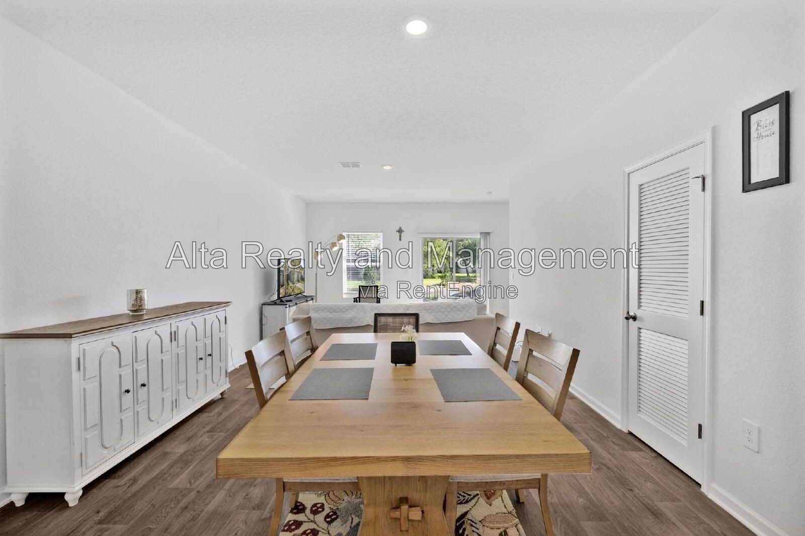 Like-New 3-Bedroom Pond-View Townhome in Baymeadows! property image