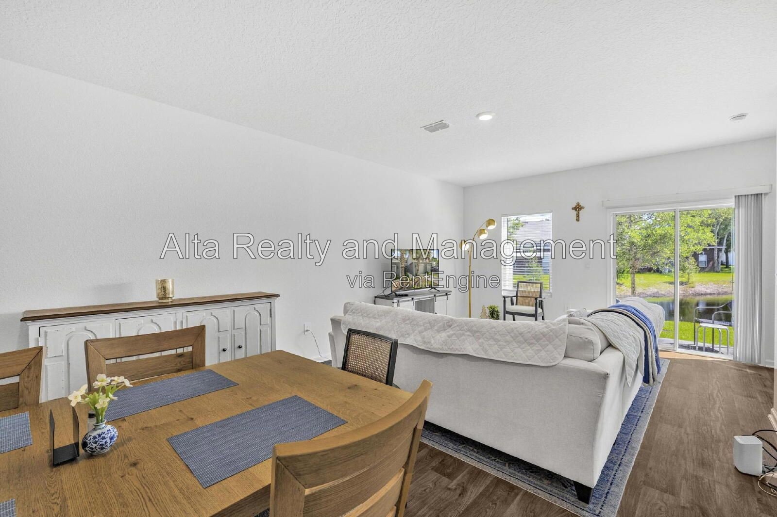 Like-New 3-Bedroom Pond-View Townhome in Baymeadows! property image